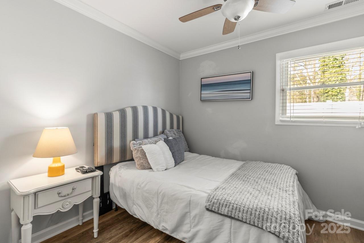 1657 Bowater Road Property Photo 16