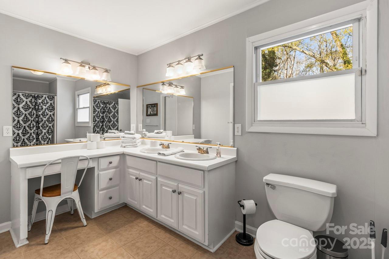 1657 Bowater Road Property Photo 18