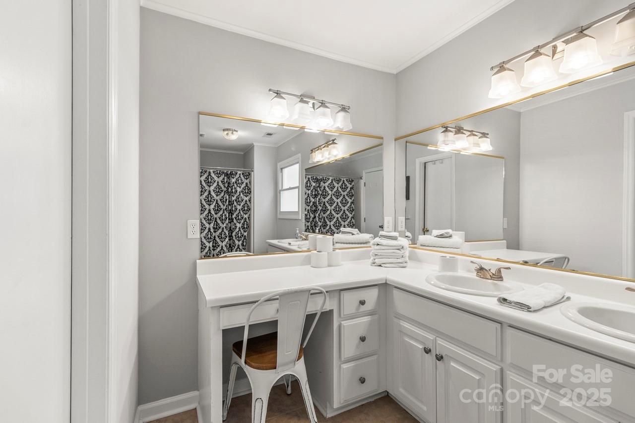 1657 Bowater Road Property Photo 19