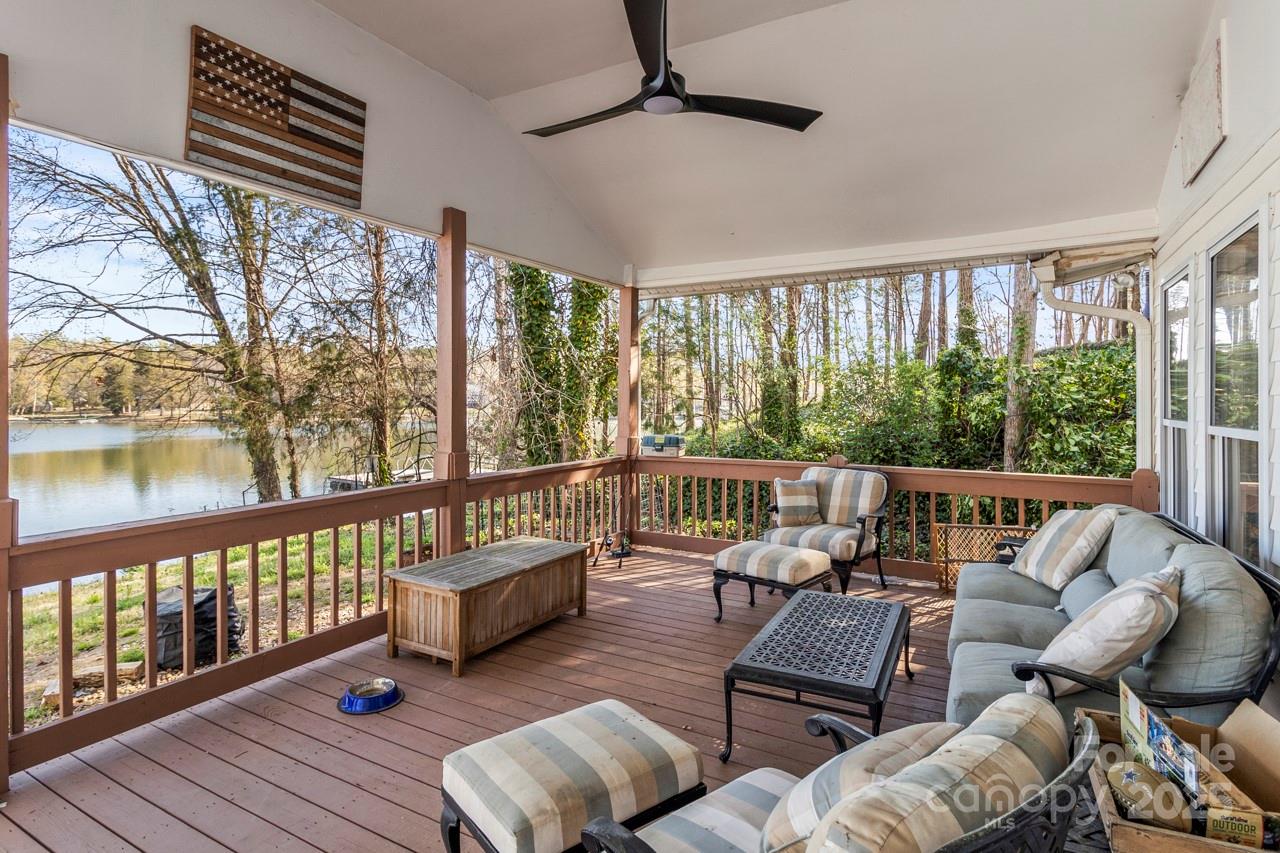 1657 Bowater Road Property Photo 24