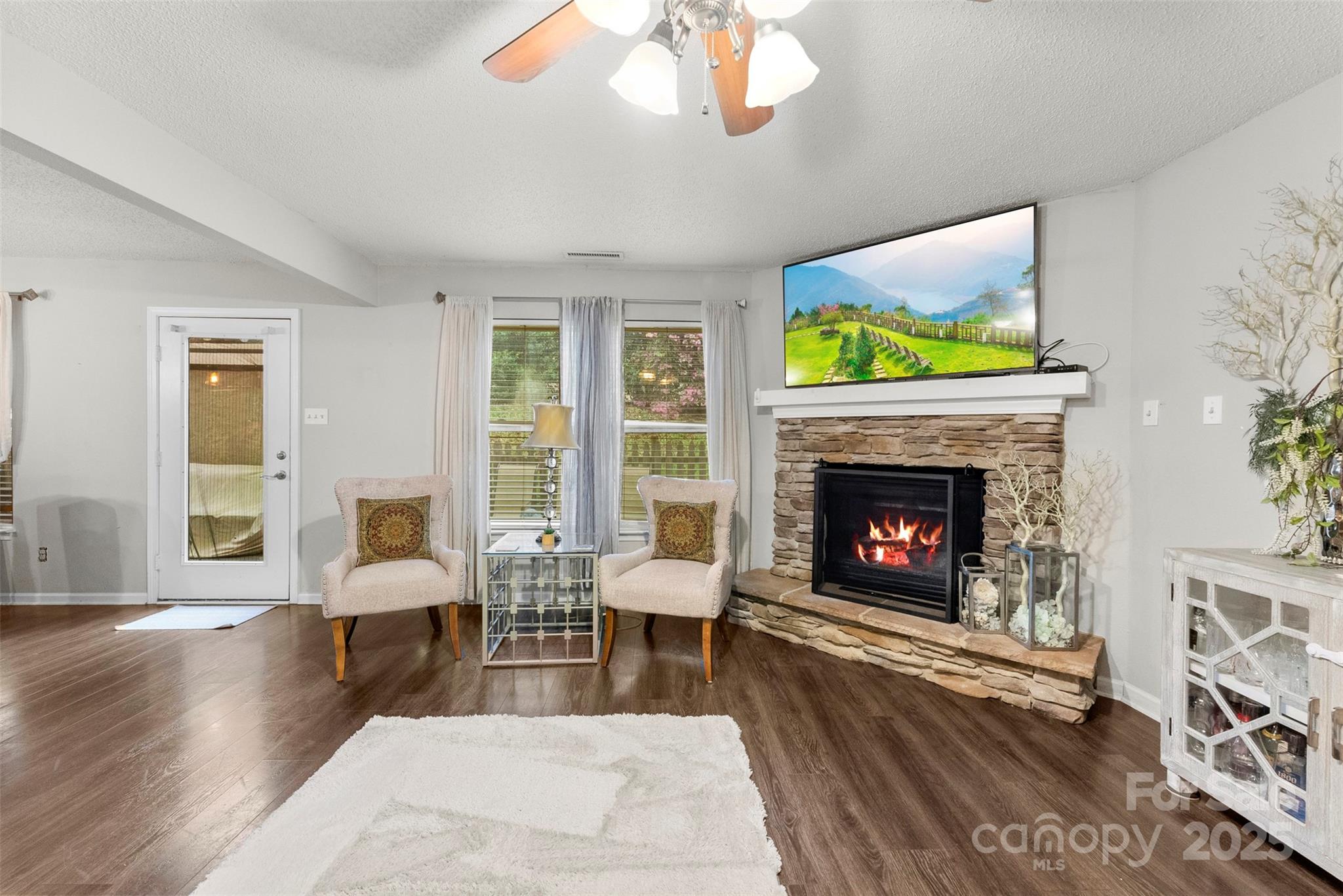 2011 Dunsmore Lane 137 Property Photo 7