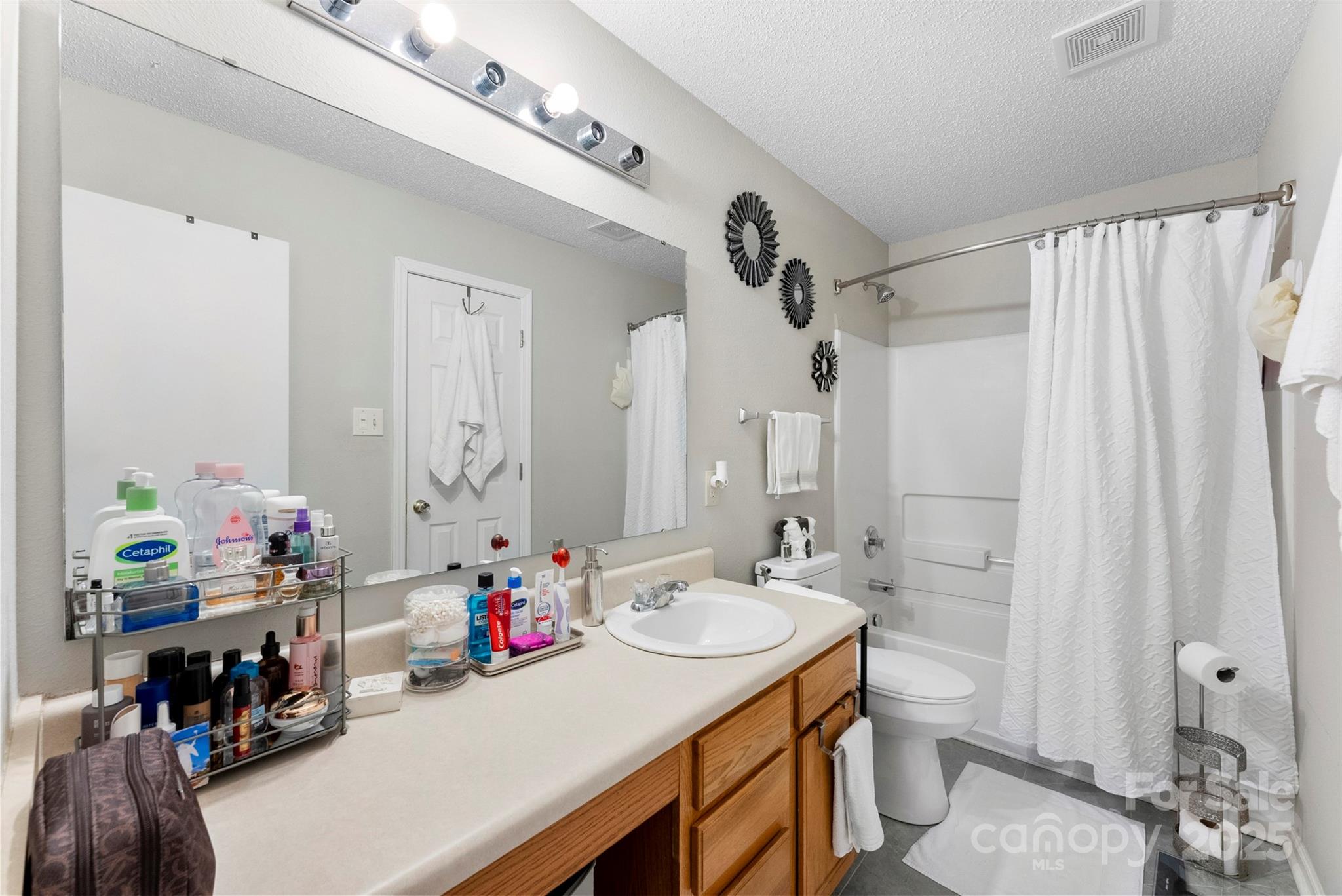 2011 Dunsmore Lane 137 Property Photo 23