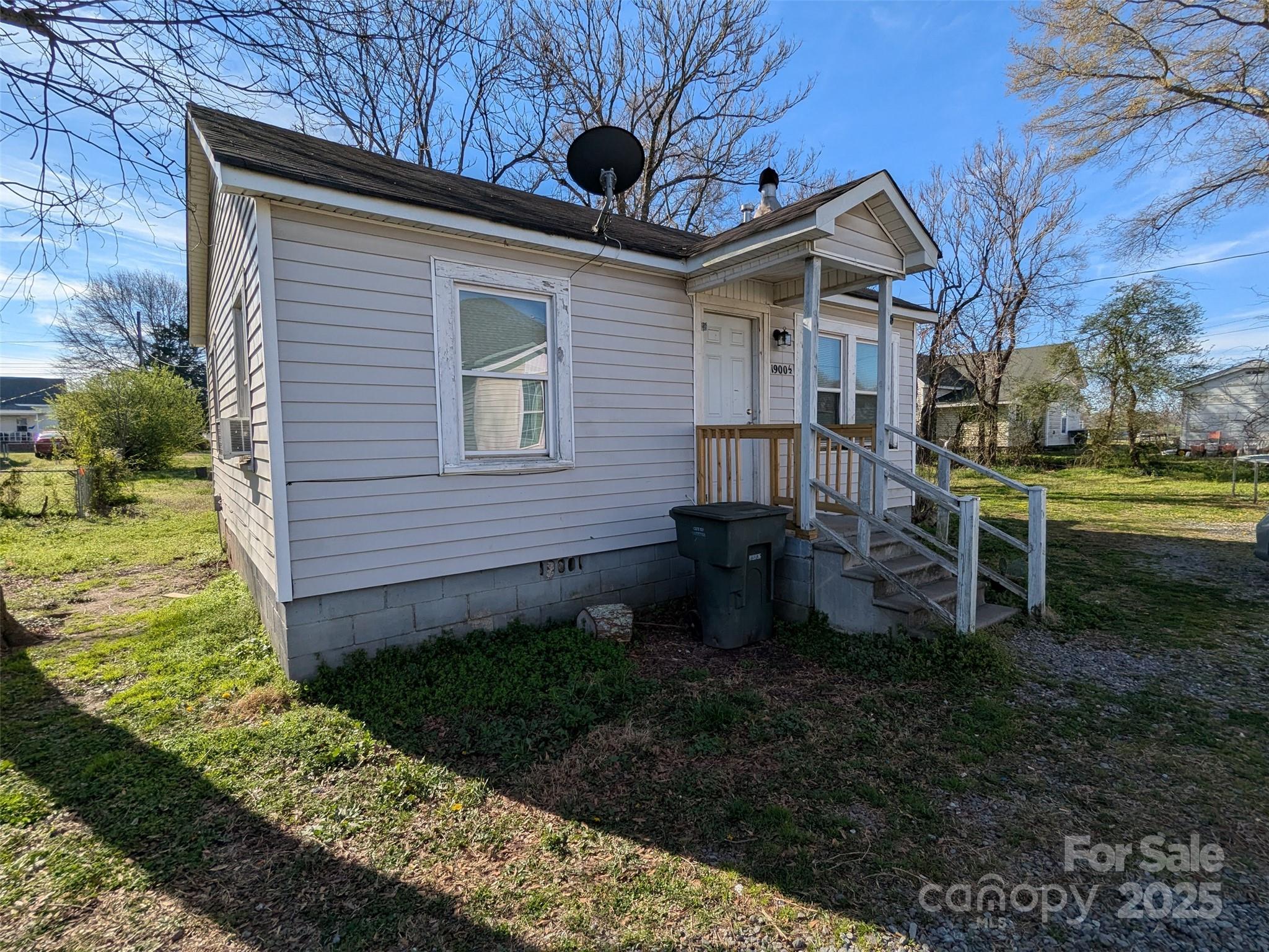 1900 E Ozark Avenue Property Photo 11