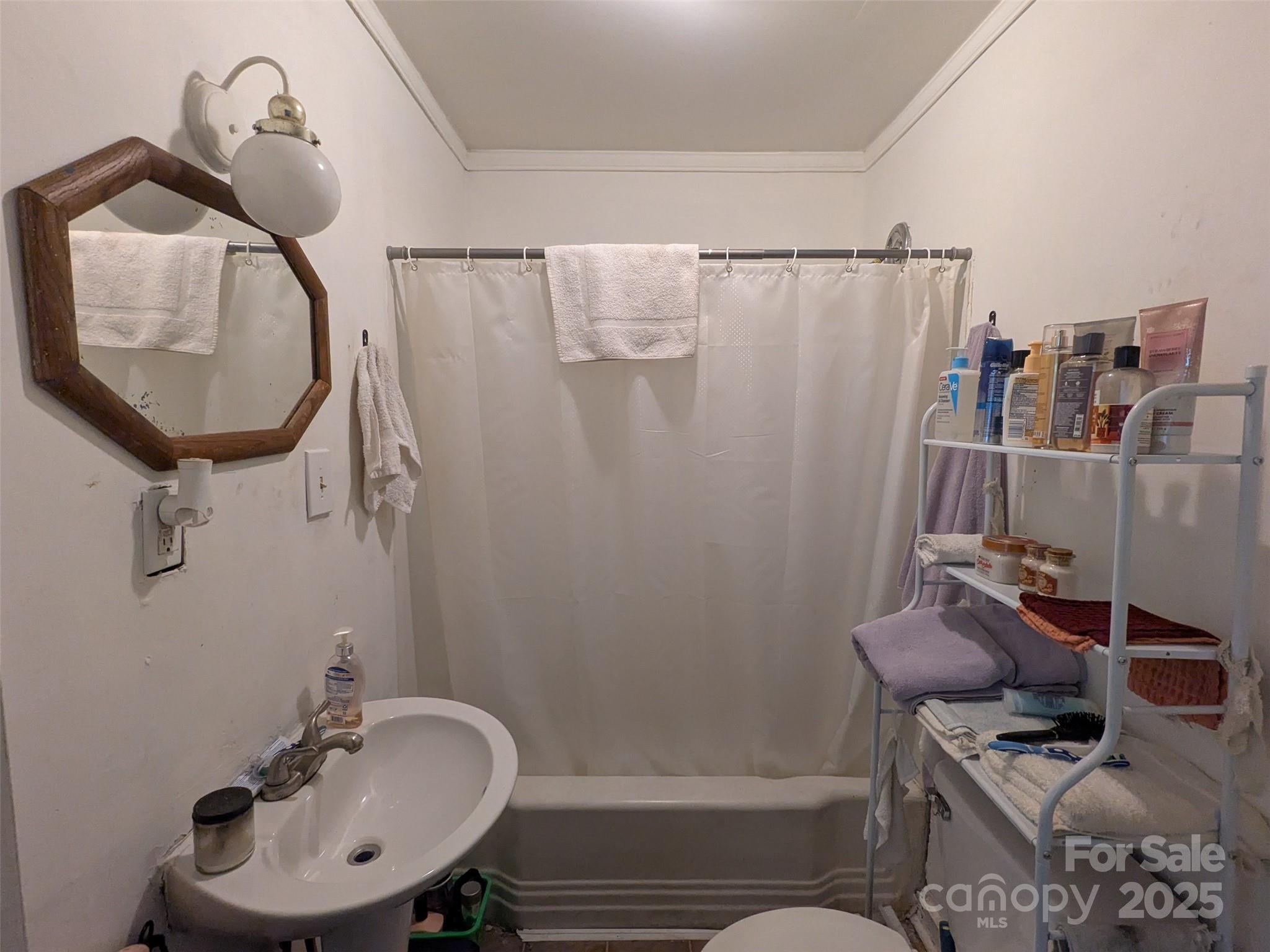 1900 E Ozark Avenue Property Photo 15
