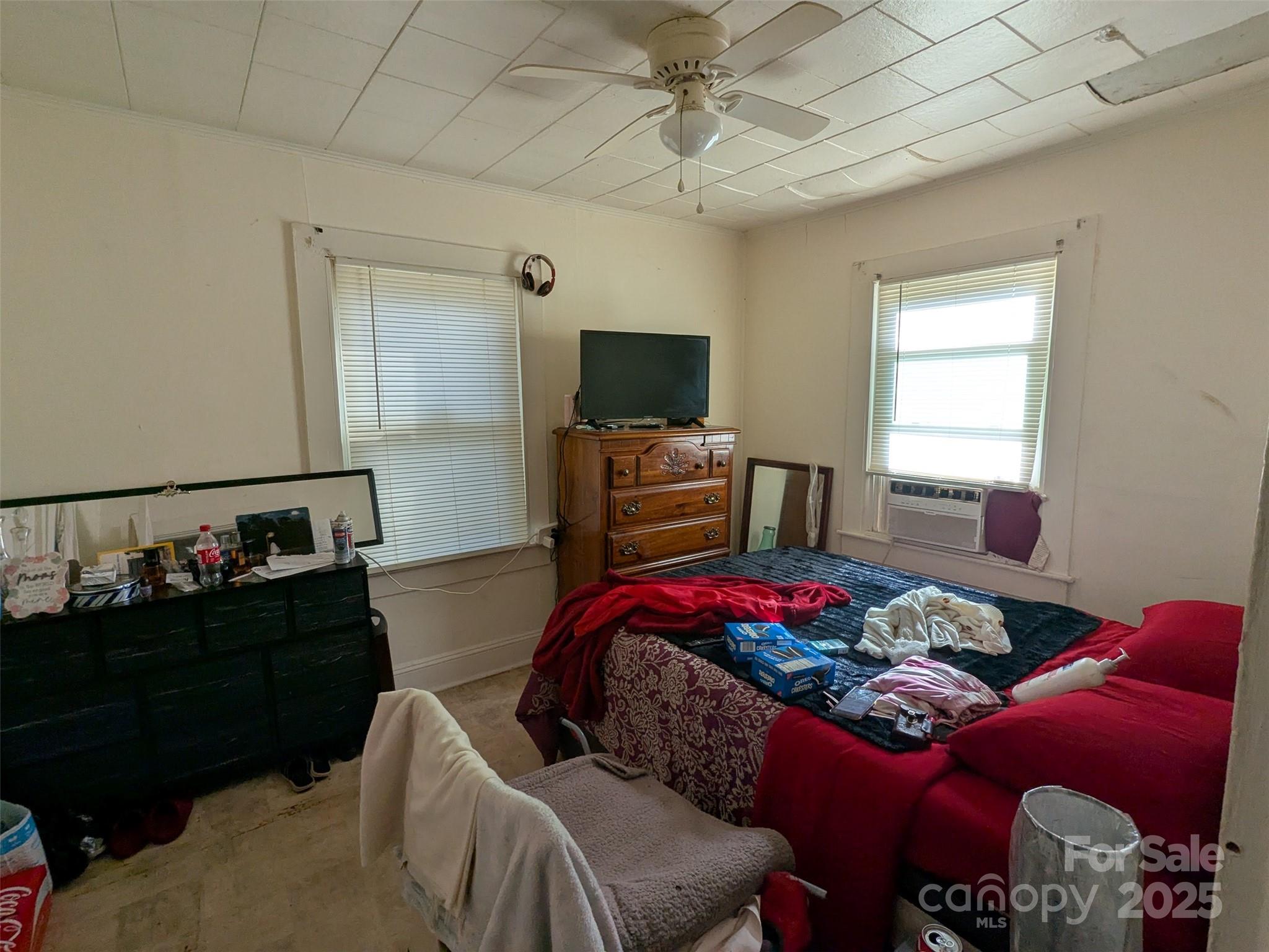 1900 E Ozark Avenue Property Photo 16
