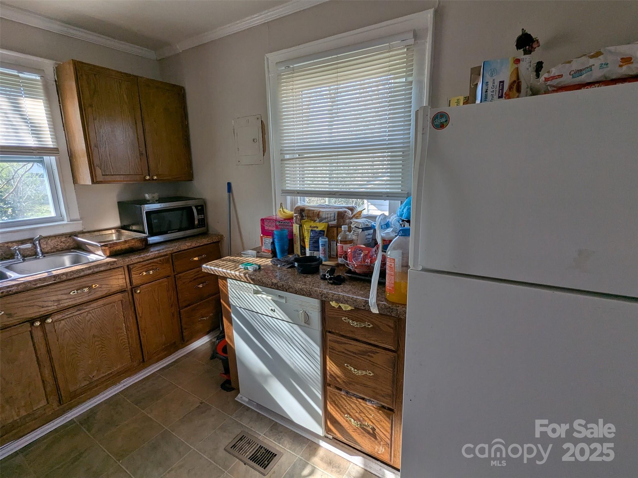 1900 E Ozark Avenue Property Photo 21