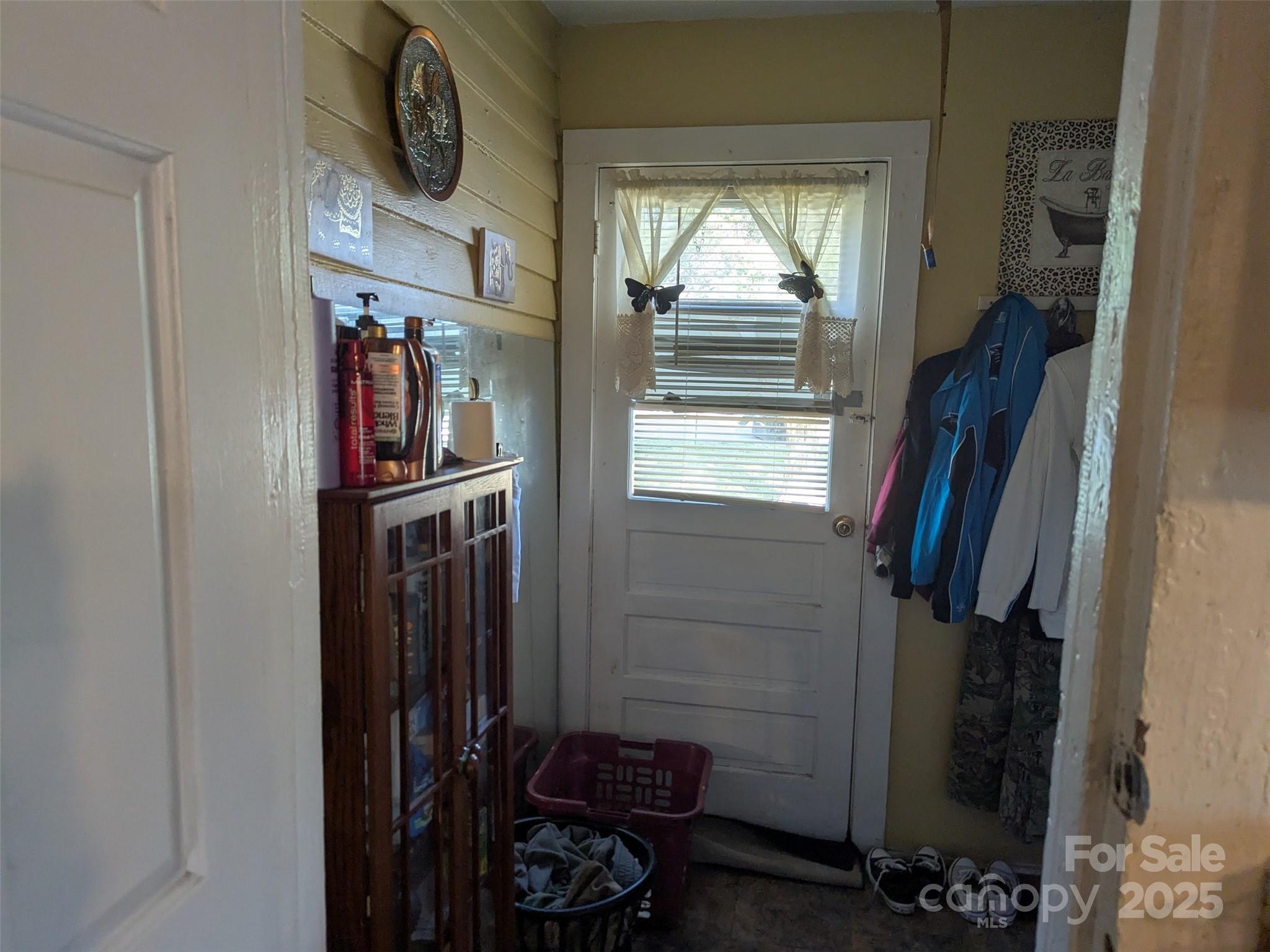 1900 E Ozark Avenue Property Photo 31