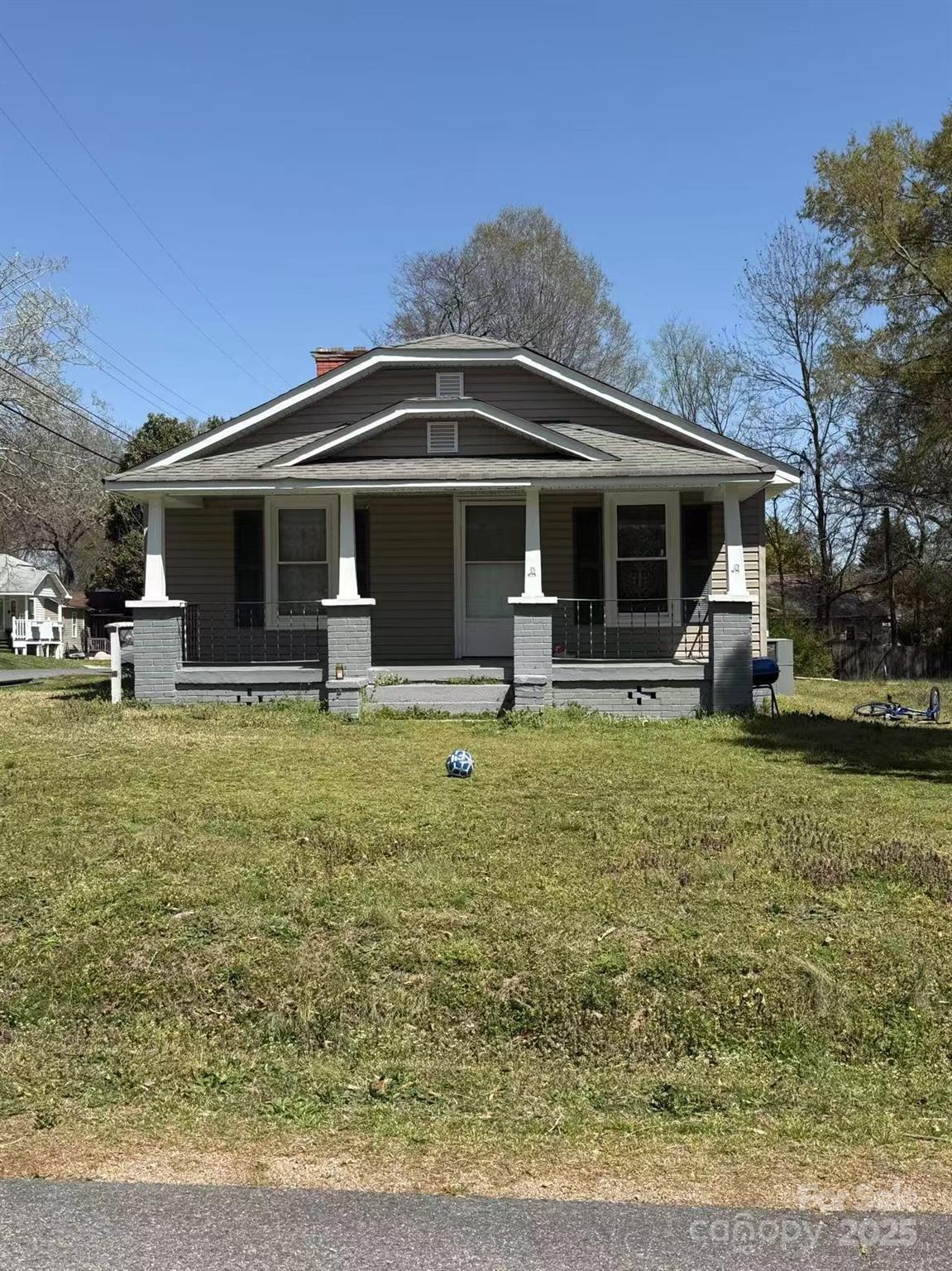 1011 Buick Avenue Property Photo 1
