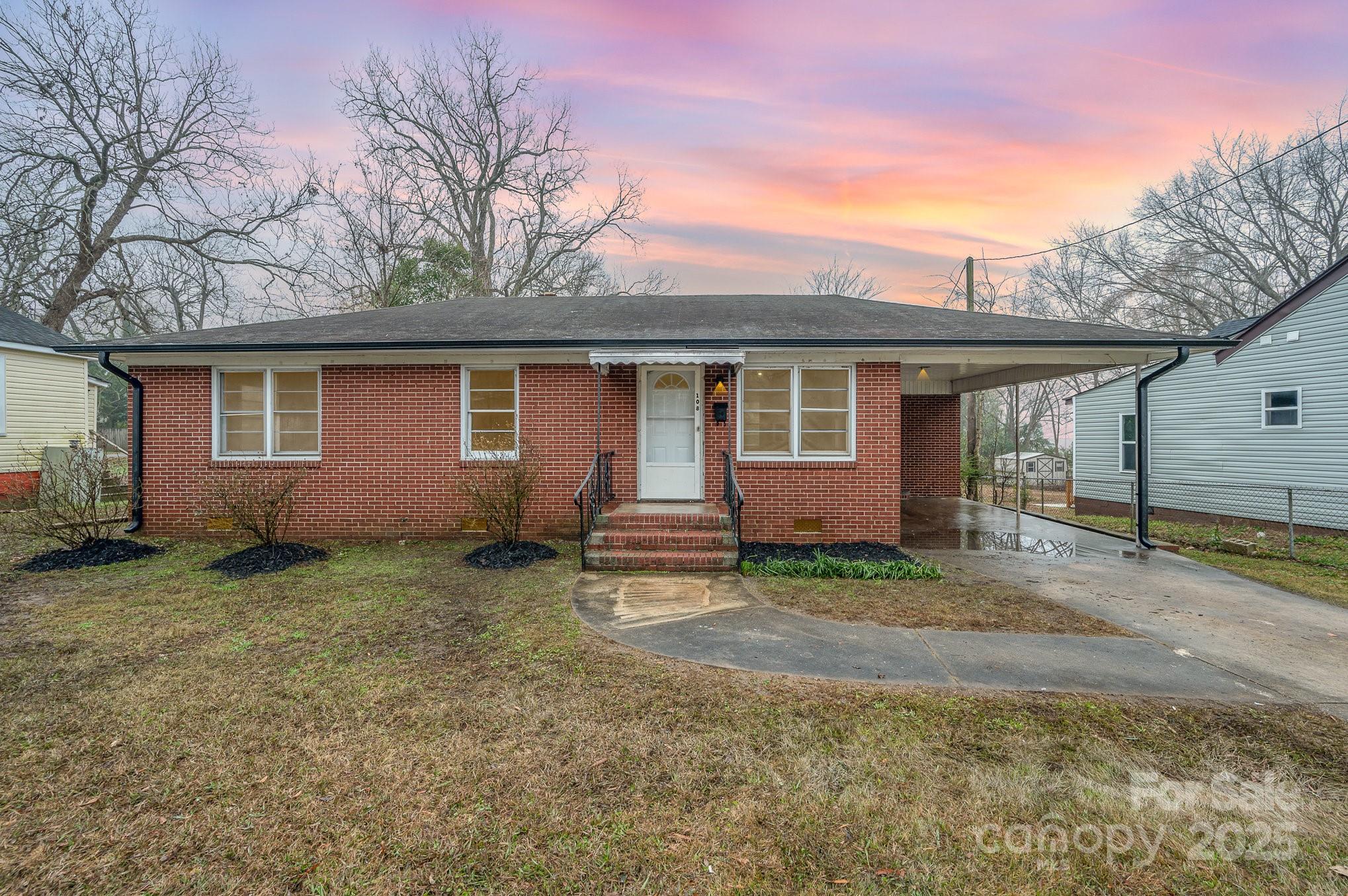 108 White Oak Street Property Photo