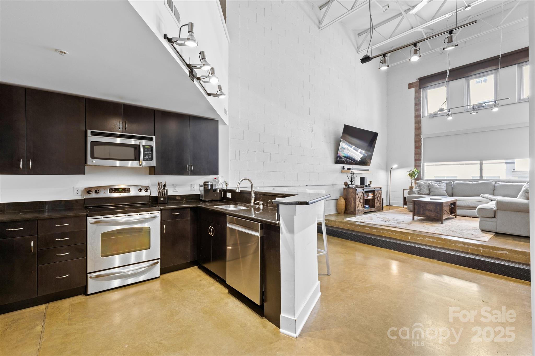 925 Westmere Avenue Property Photo 11