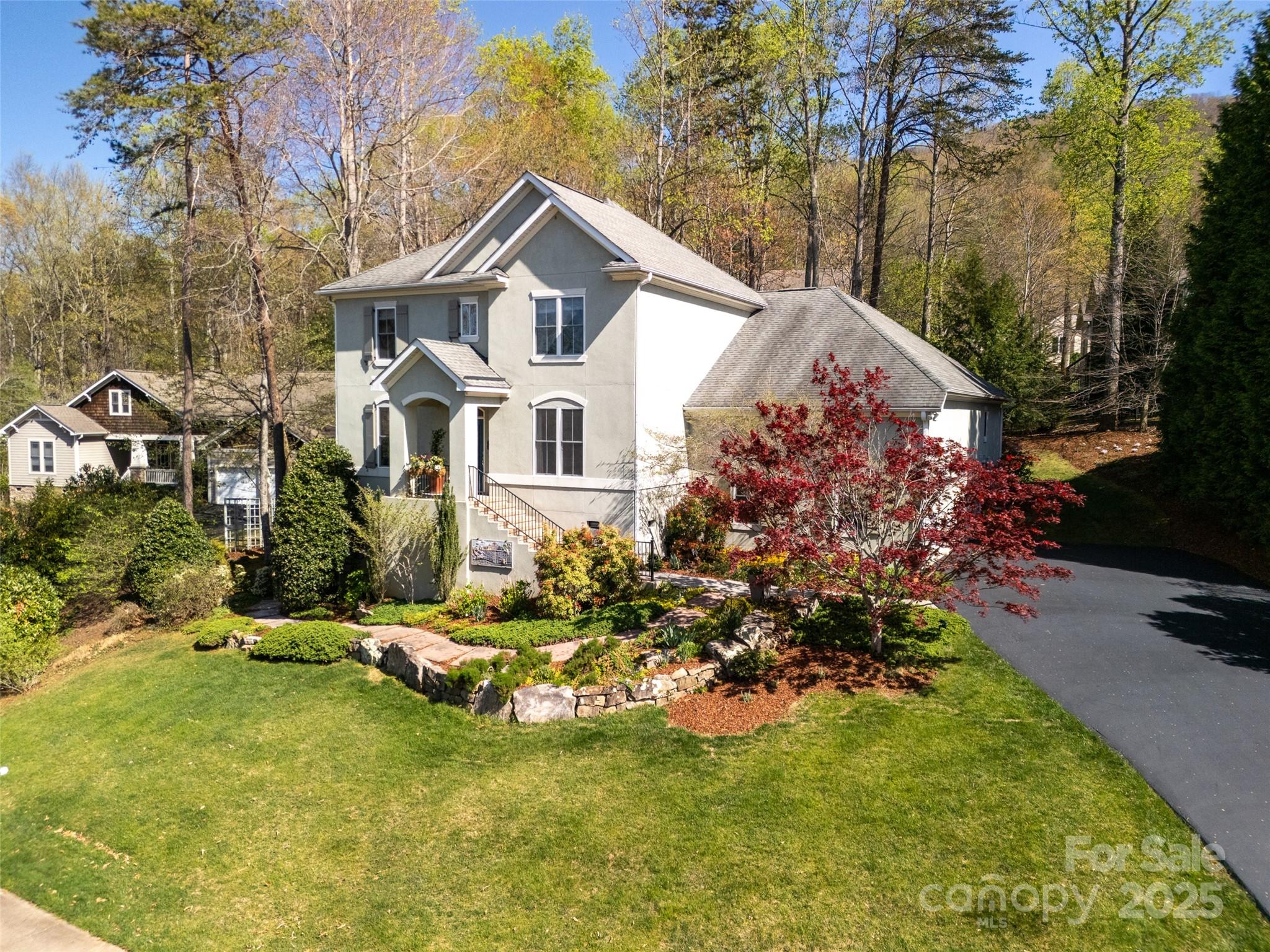 7 White Palmer Court Property Photo