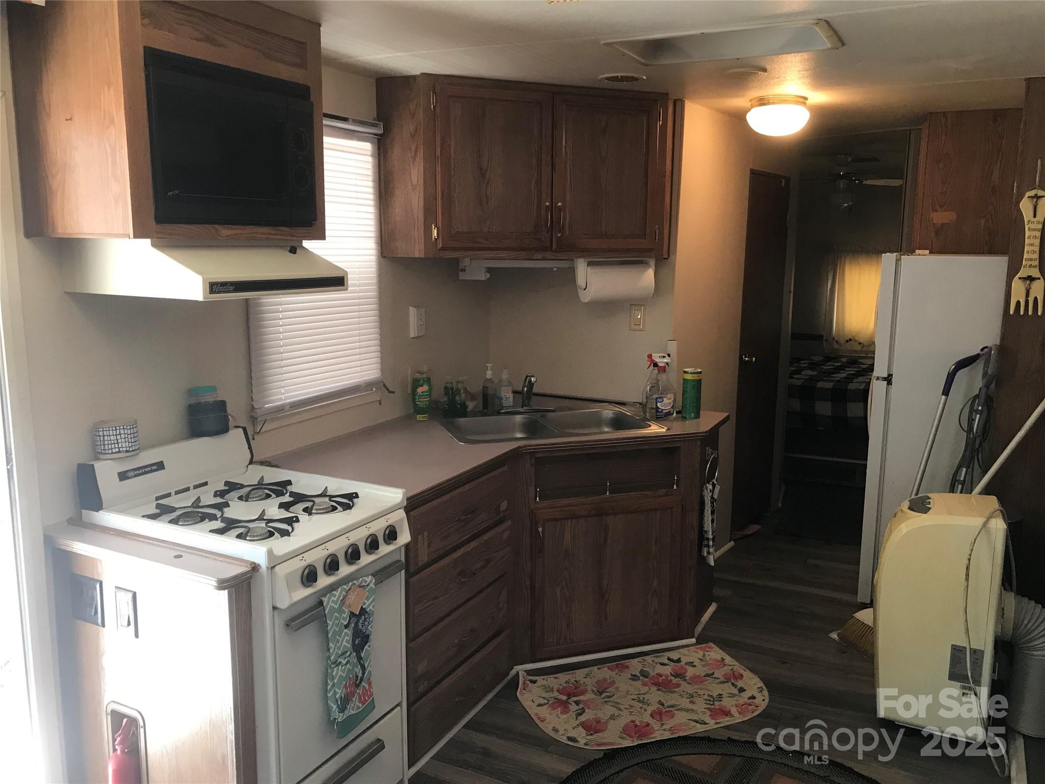 149 Deer Park Road D26/27 Property Photo 13