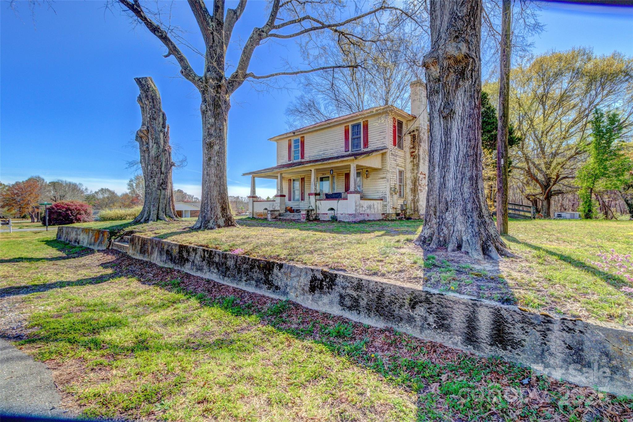 2114 Whitworth Road Property Photo