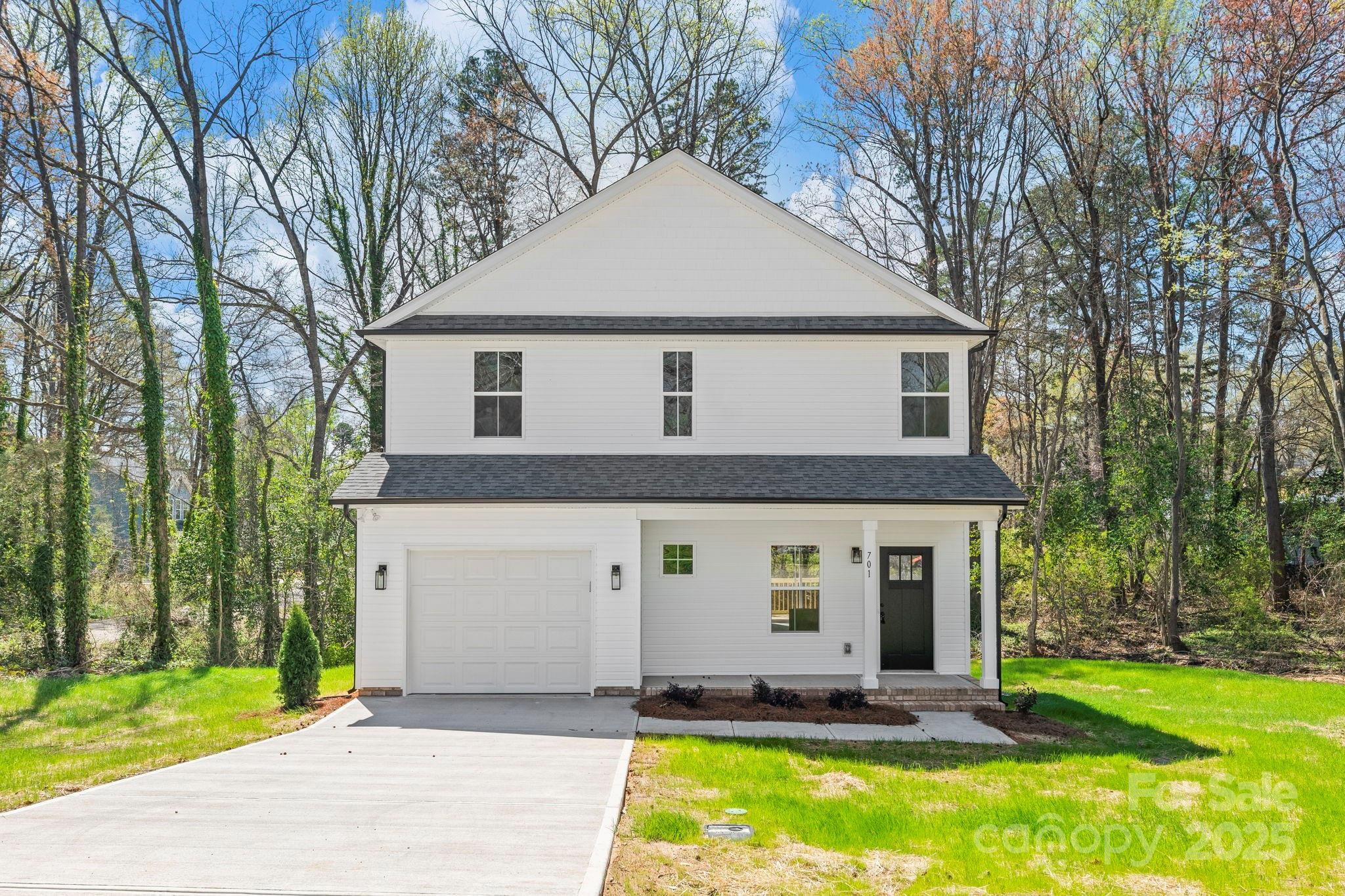 701 Applewood Street Property Photo