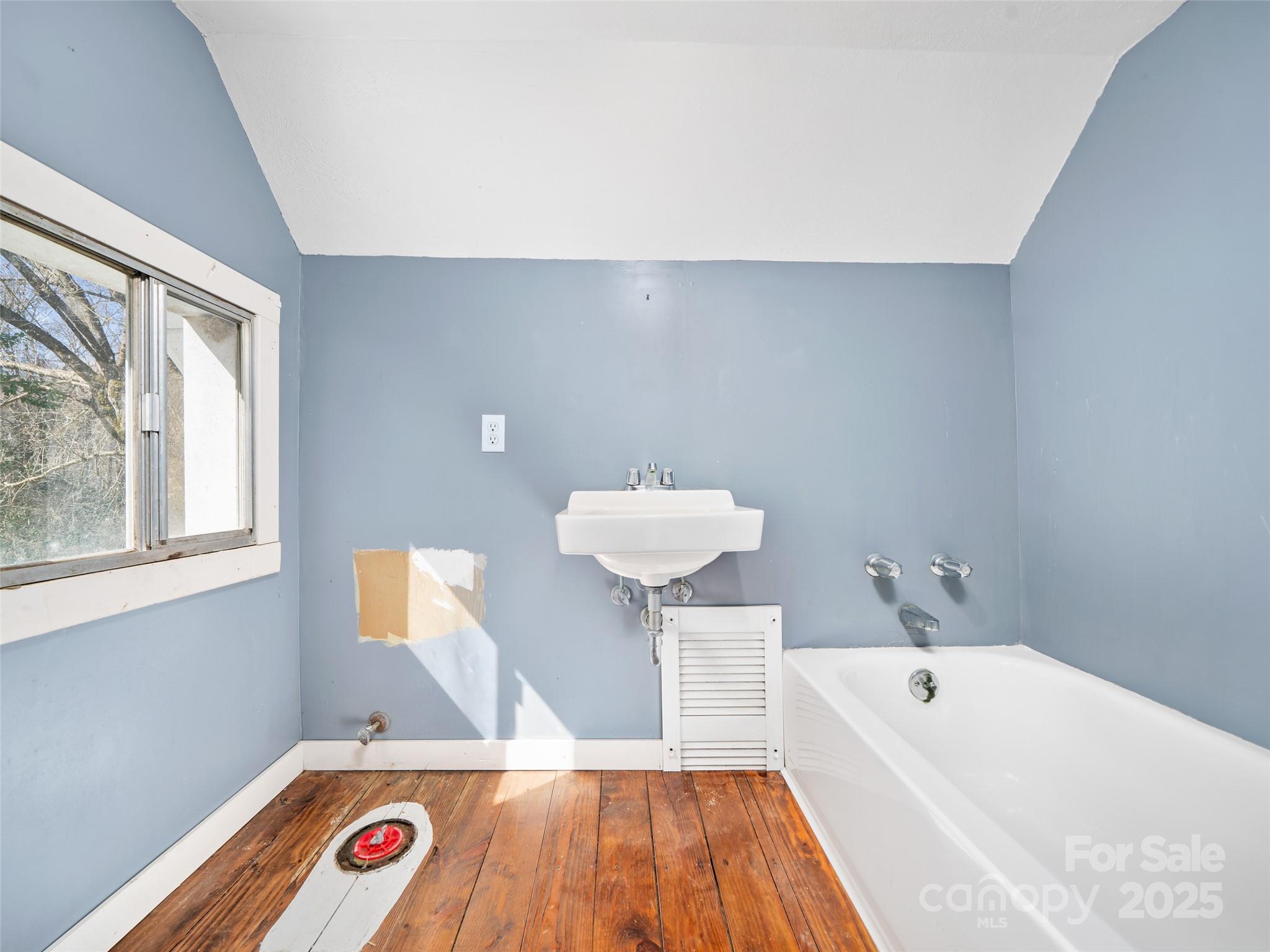 384 Flat Creek Road Property Photo 11