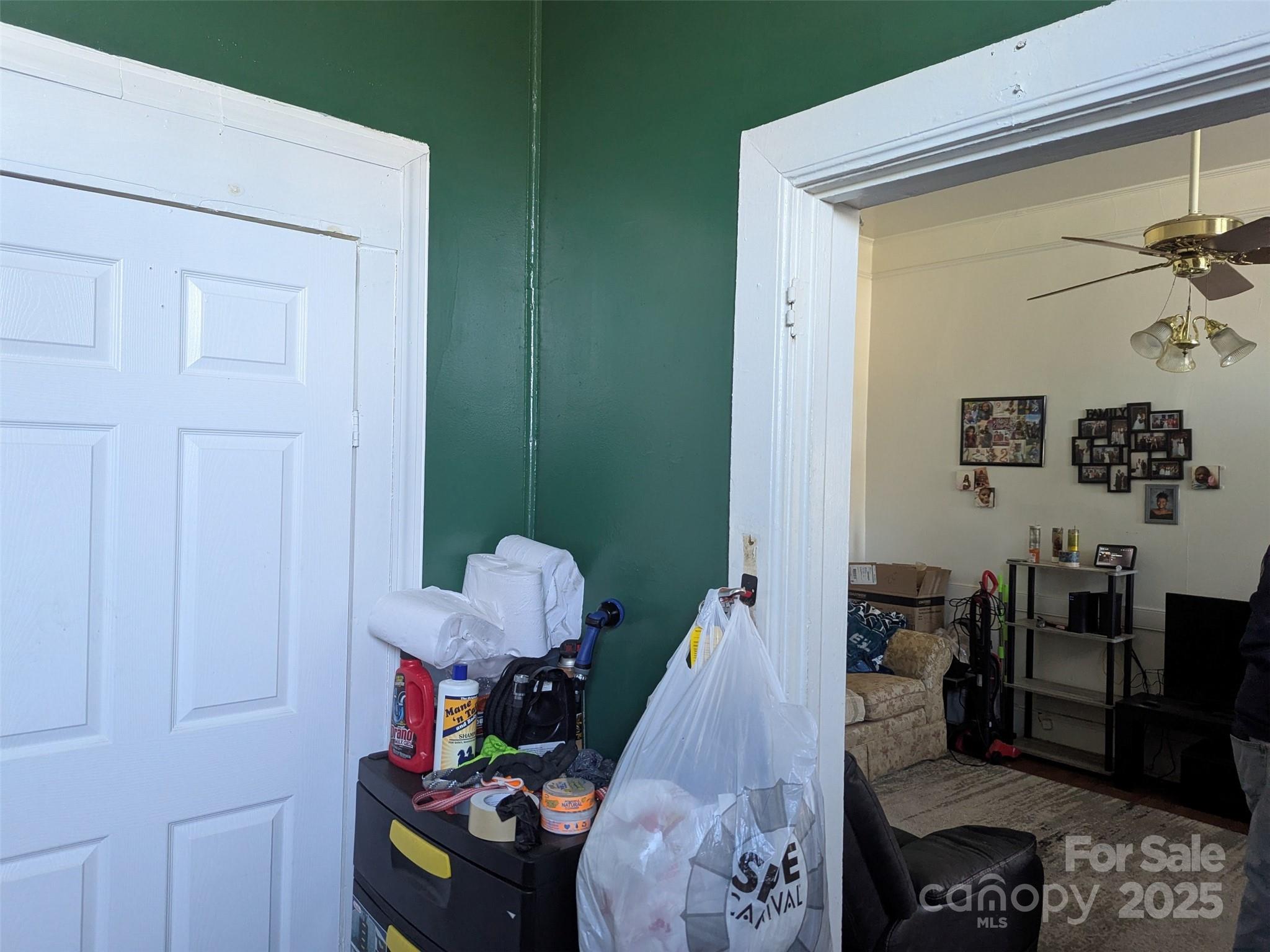 1909 E Ozark Avenue Property Photo 6