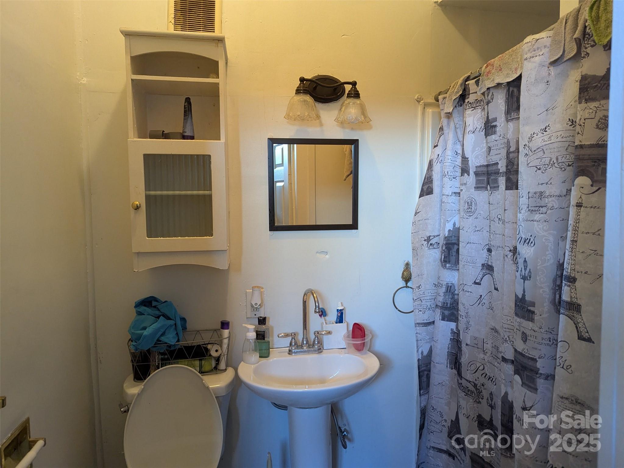 1909 E Ozark Avenue Property Photo 9