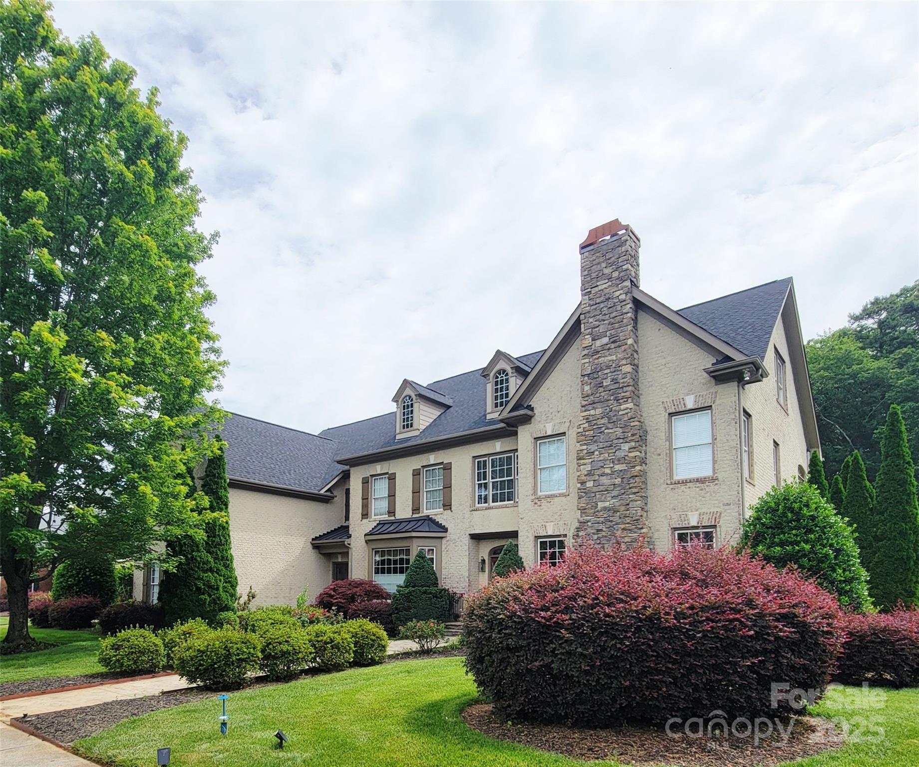 708 RidgeLake Drive Property Photo 1