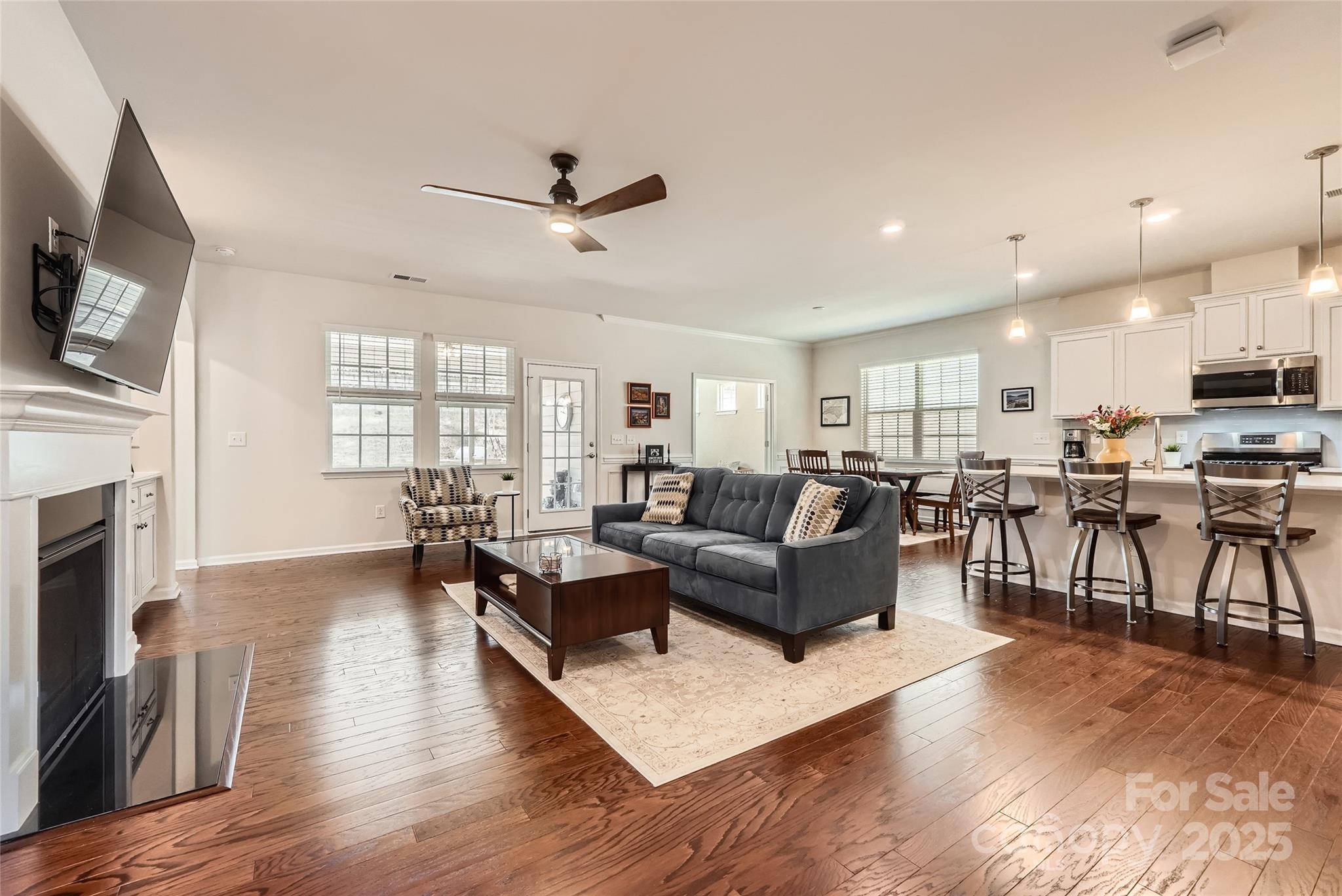 525 Cellini Place Property Photo 3