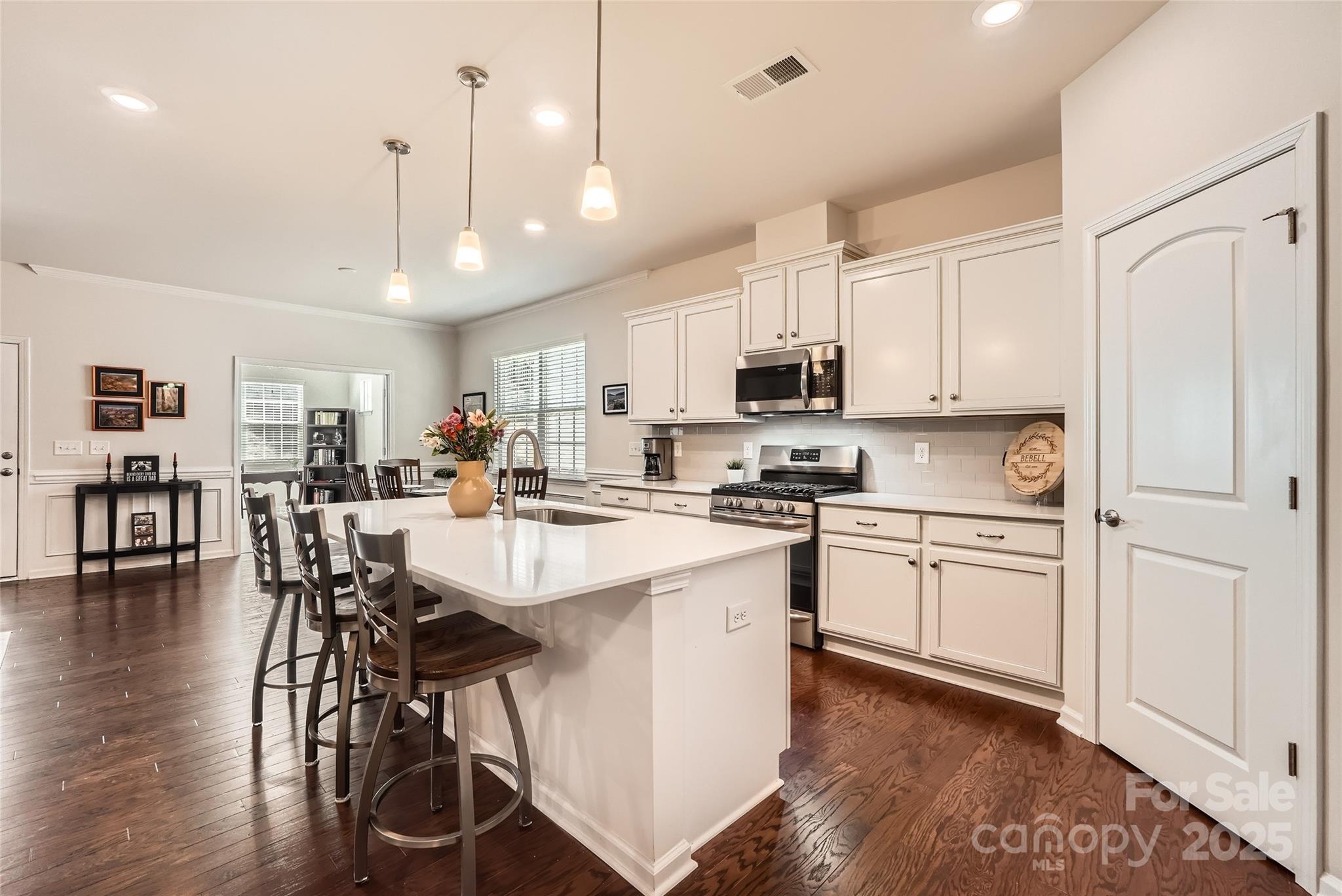 525 Cellini Place Property Photo 7