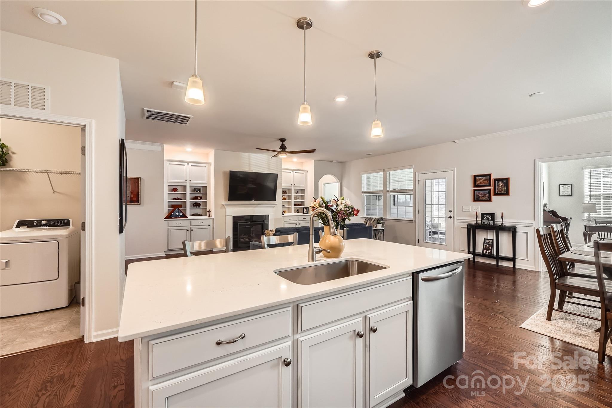 525 Cellini Place Property Photo 8