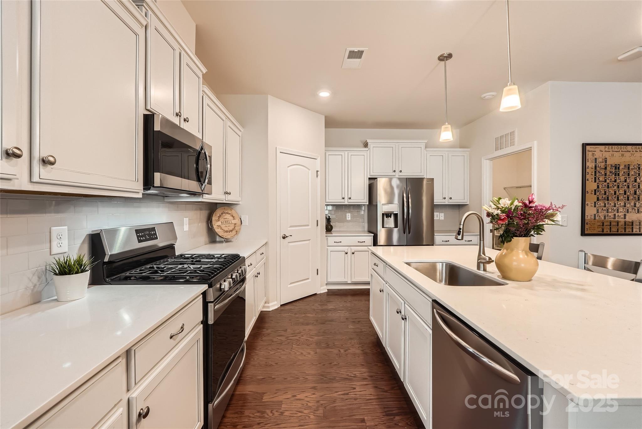 525 Cellini Place Property Photo 9