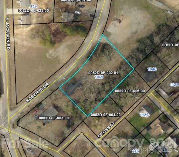 1069 Roberts Drive Property Photo 1