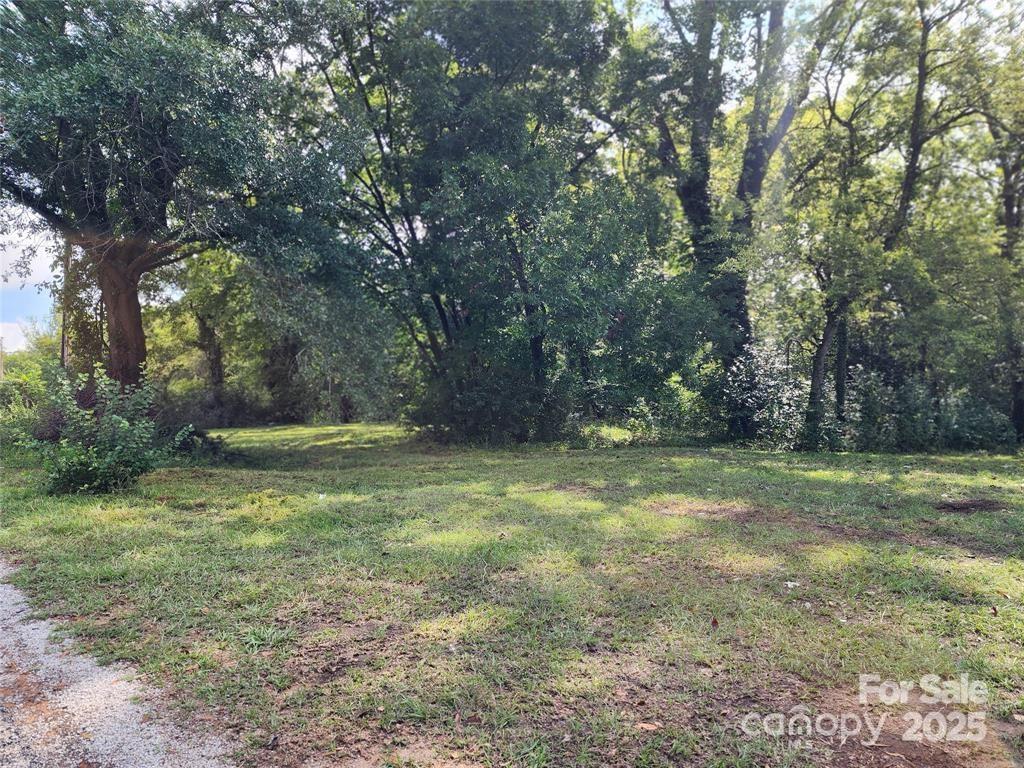 1069 Roberts Drive Property Photo 2