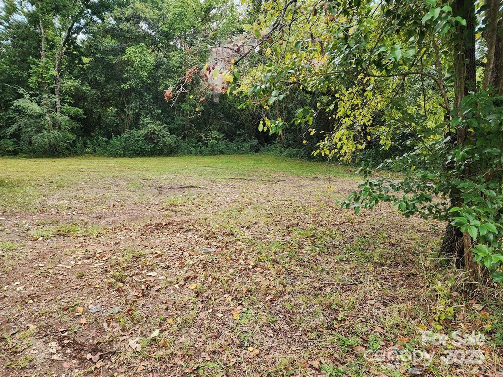 1069 Roberts Drive Property Photo 3