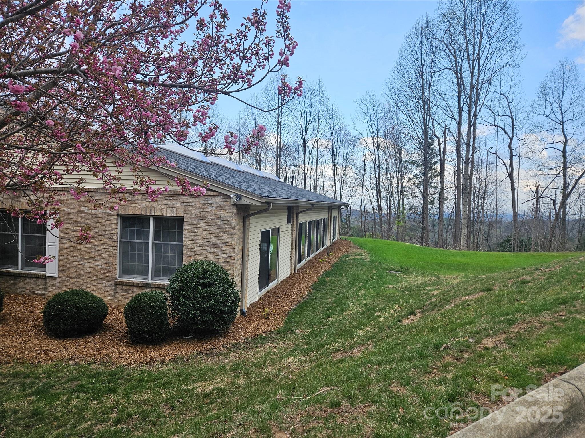 329 Carriage Crest Drive Property Photo 6