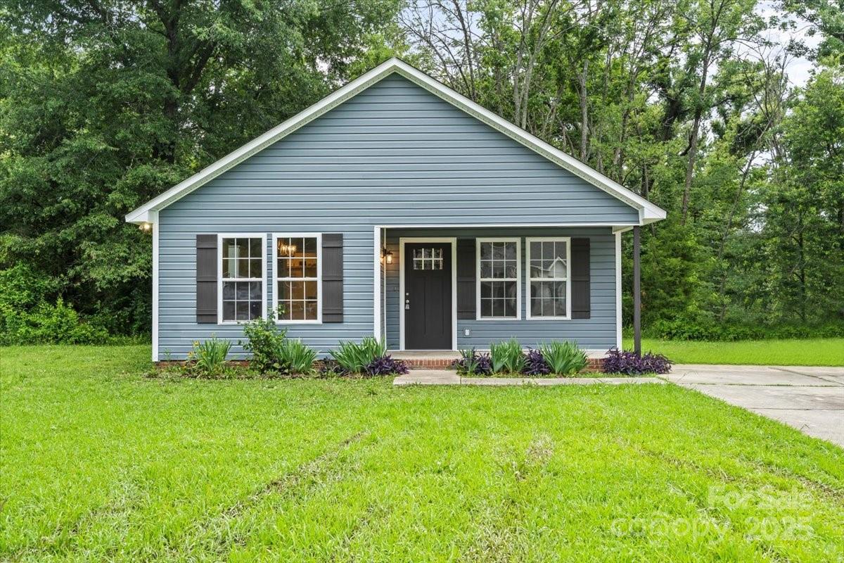 1320 Beaconfield Court Property Photo 1