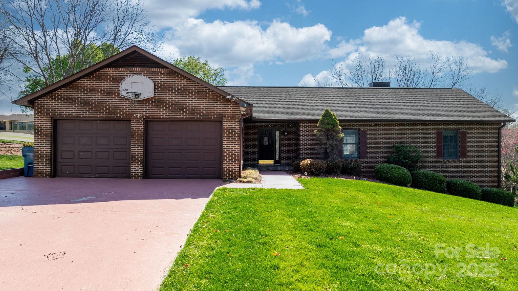 3730 Club House Drive Property Photo 1