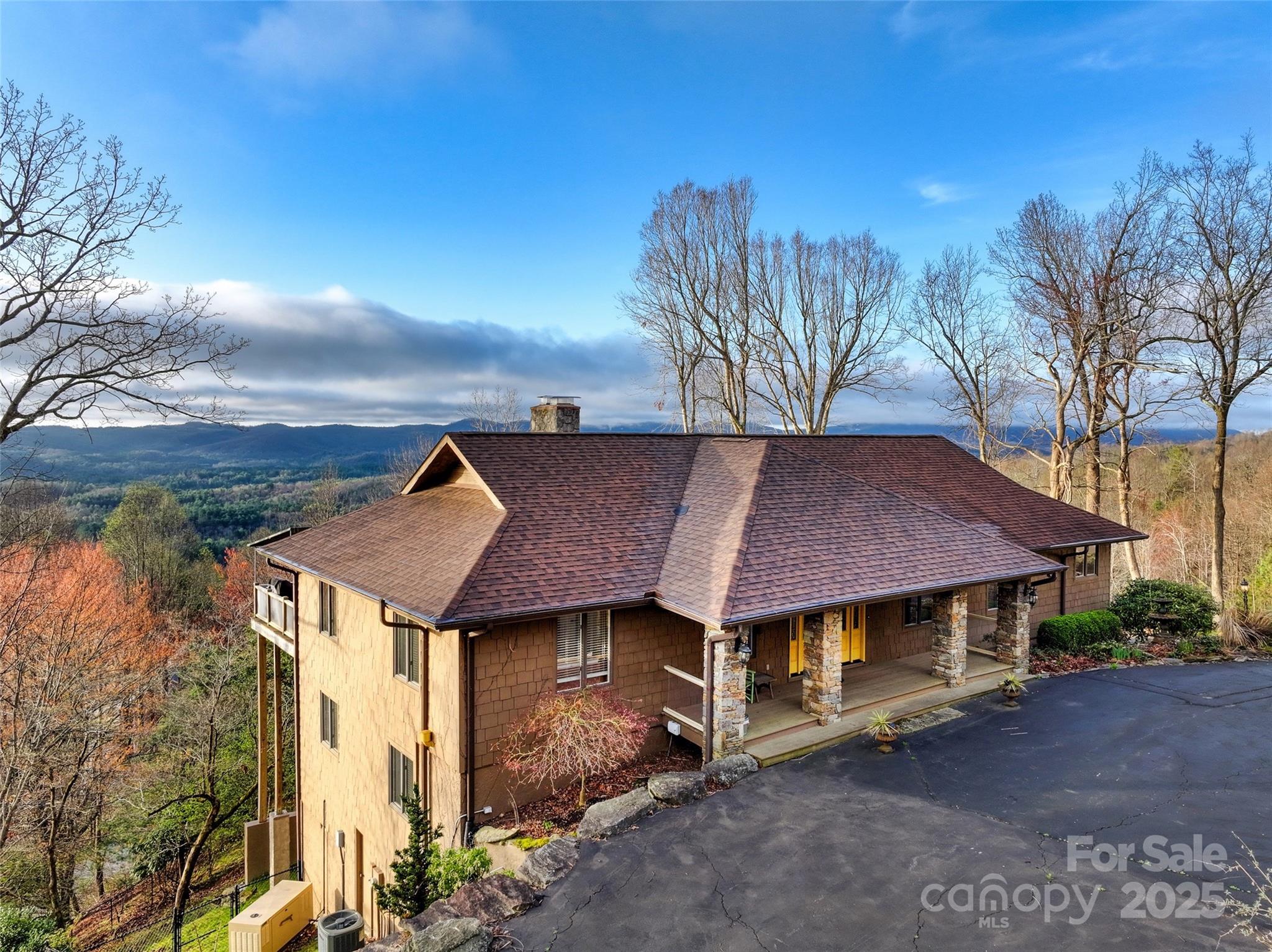 300 Roberts Drive Property Photo 1