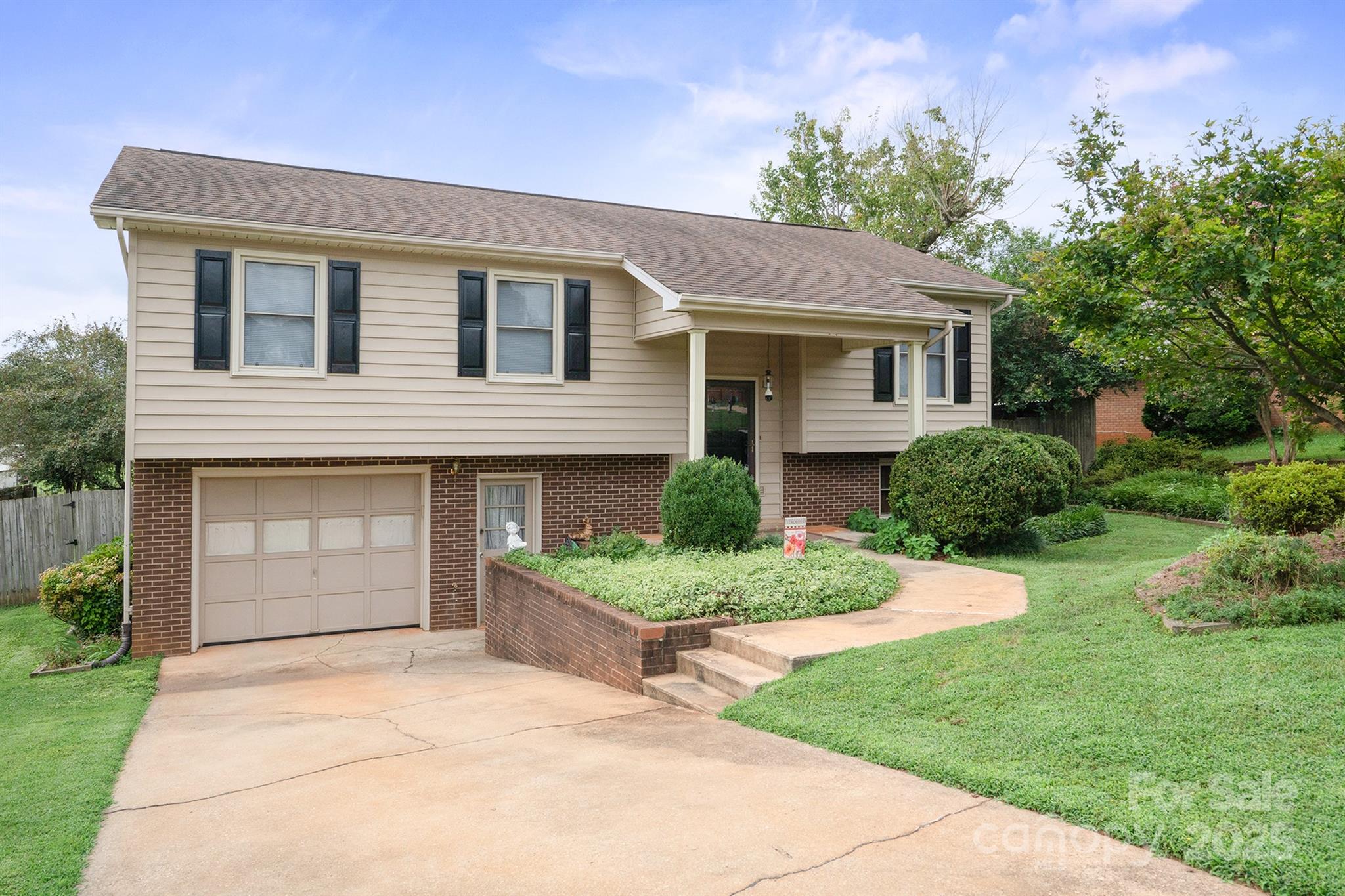 409 Cardinal Drive Property Photo 1