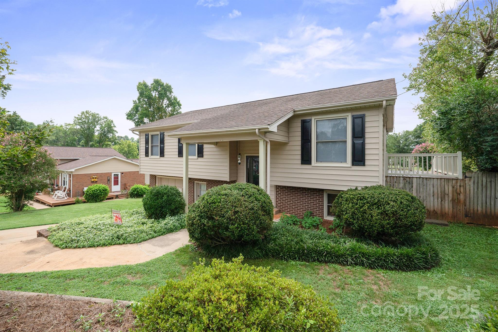 409 Cardinal Drive Property Photo 2