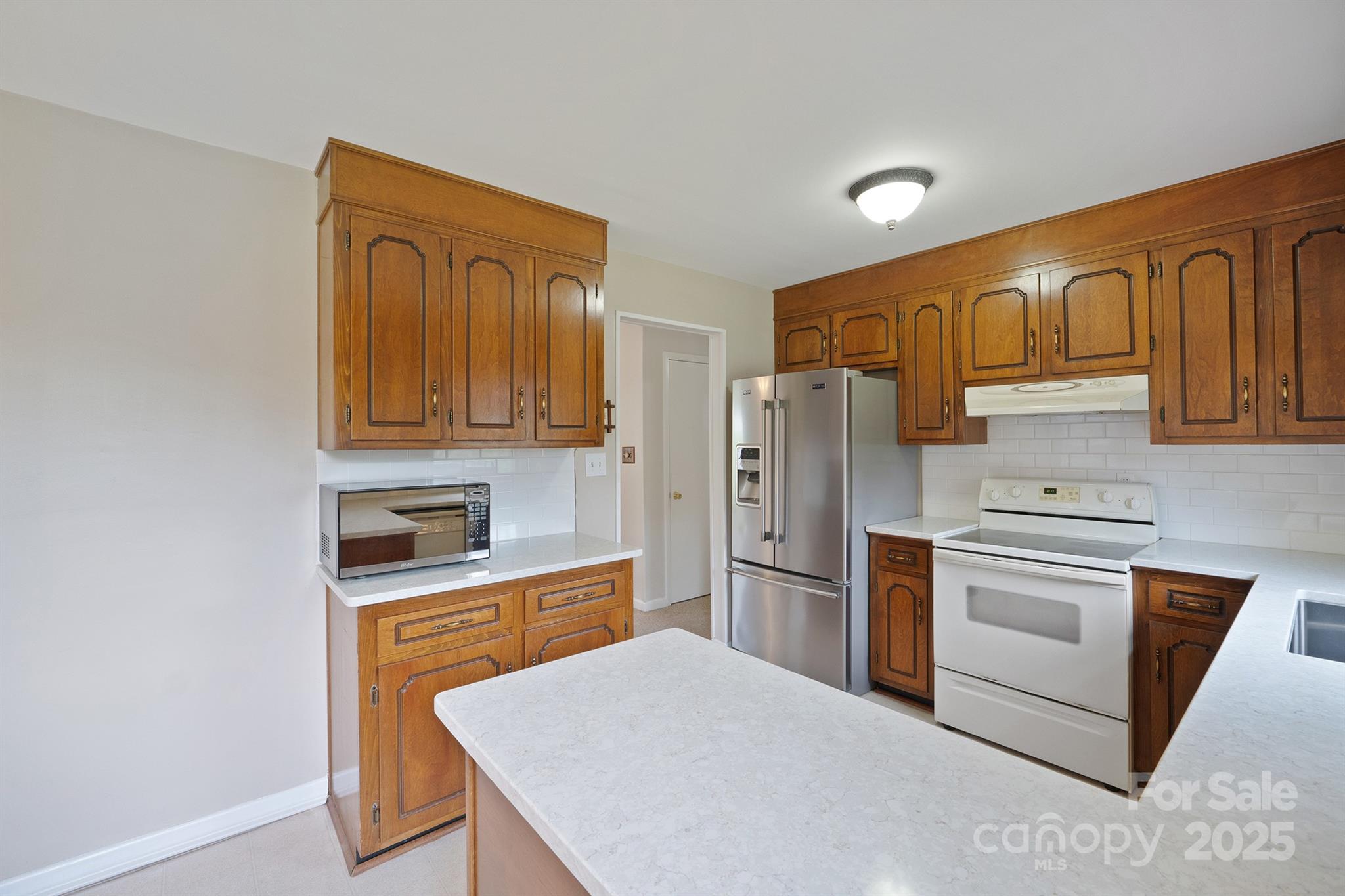 409 Cardinal Drive Property Photo 8