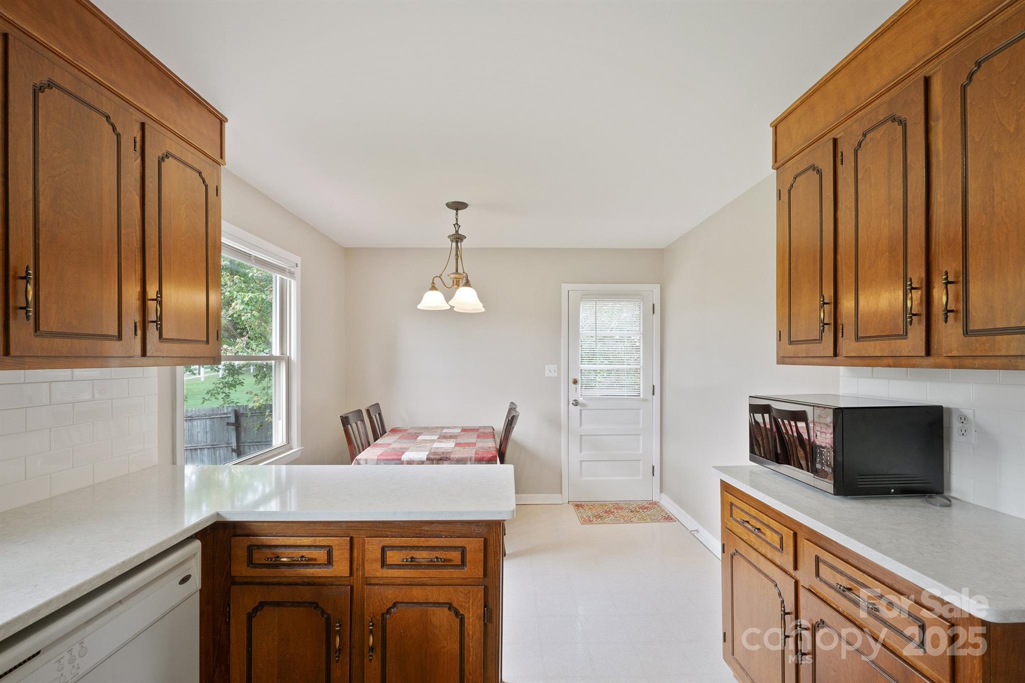 409 Cardinal Drive Property Photo 10