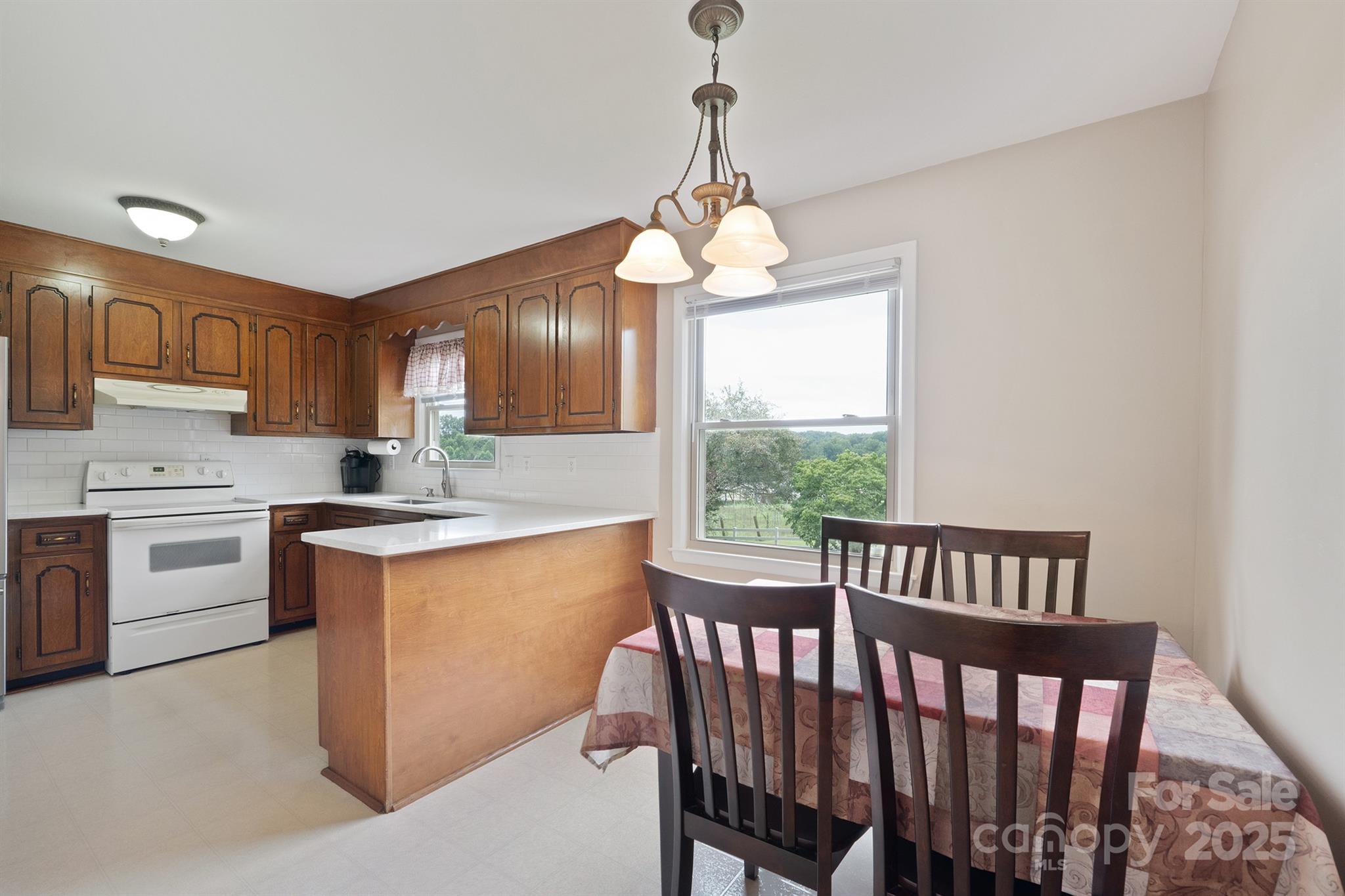 409 Cardinal Drive Property Photo 11