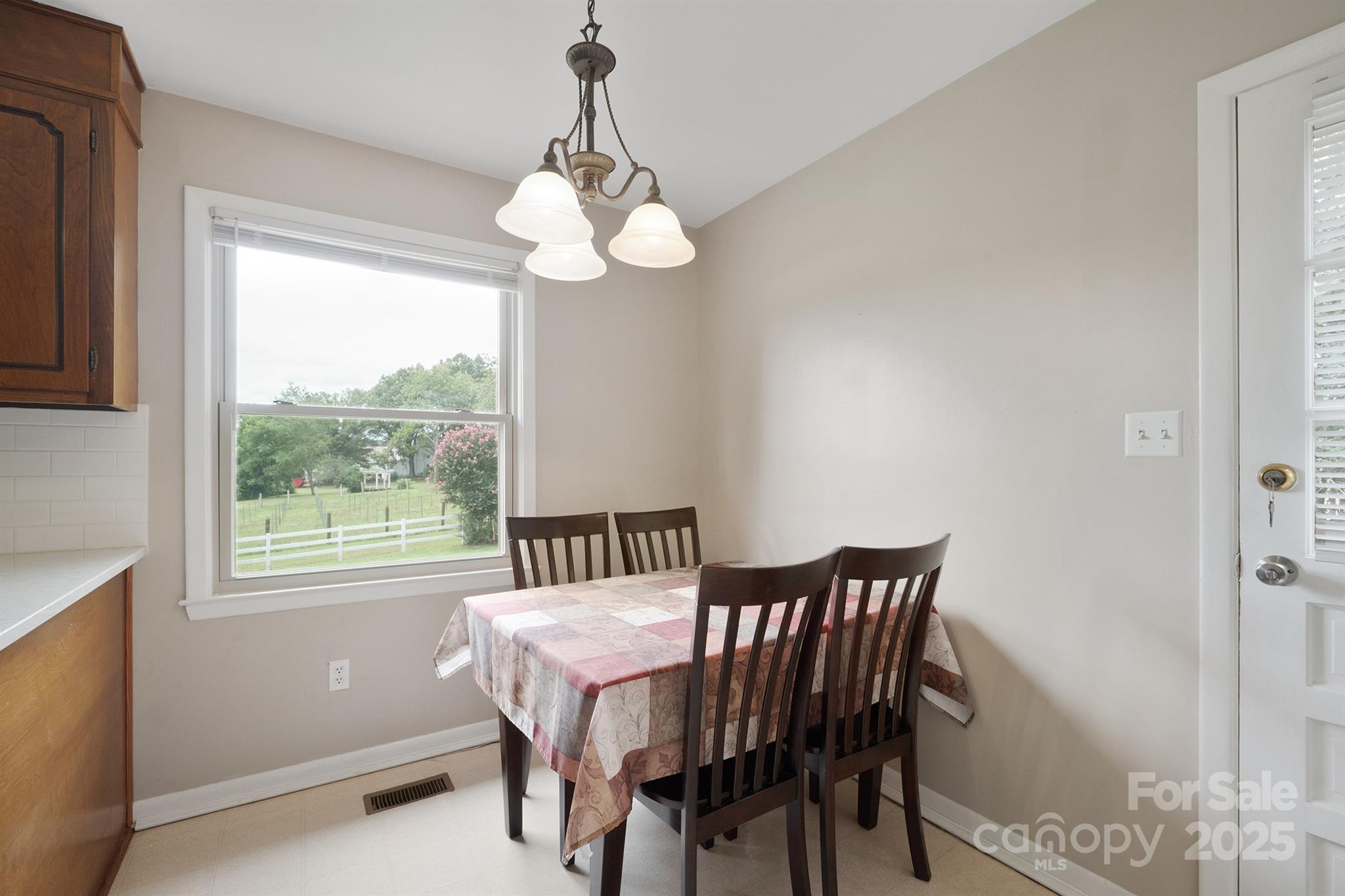 409 Cardinal Drive Property Photo 12