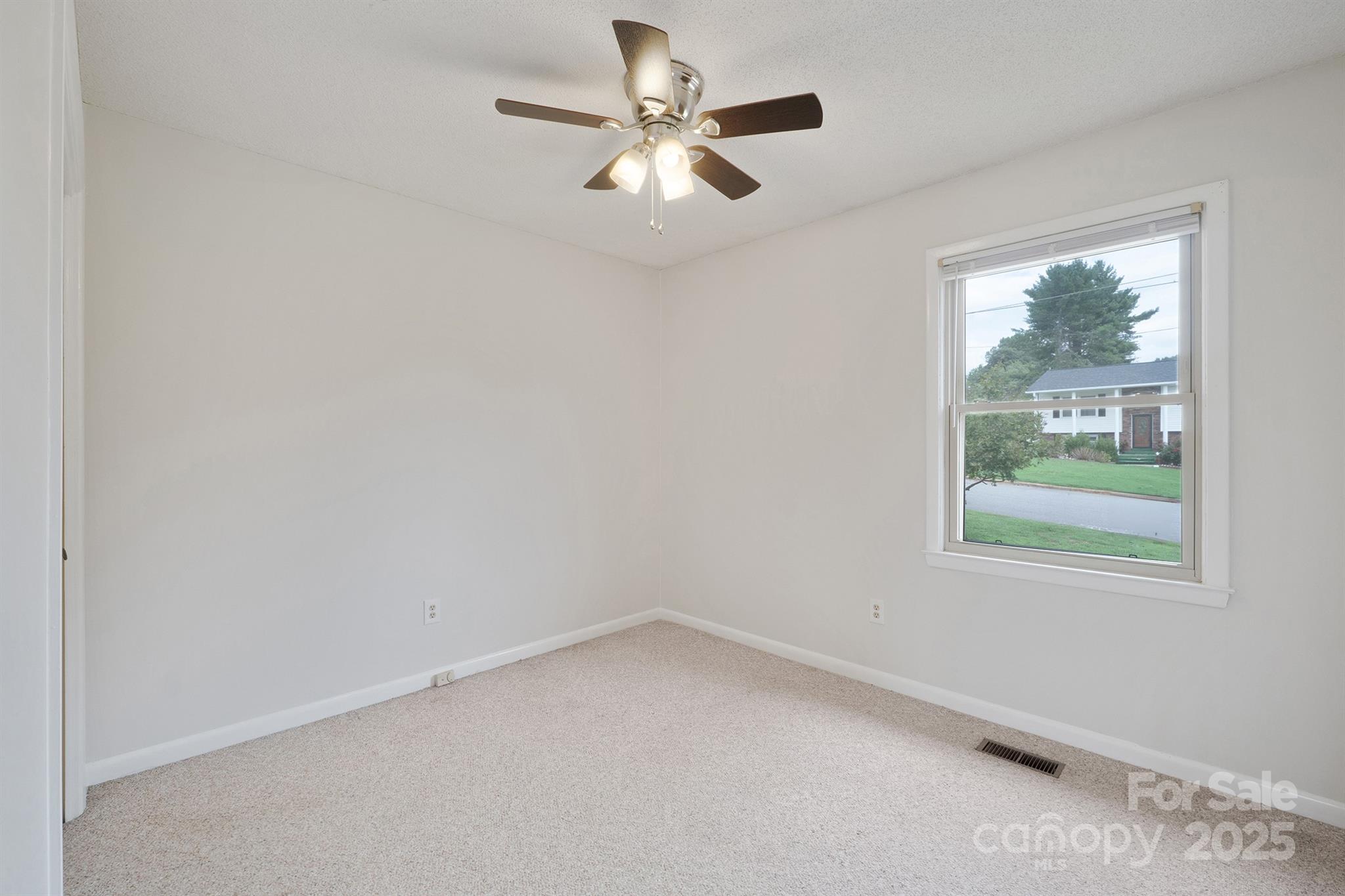 409 Cardinal Drive Property Photo 14