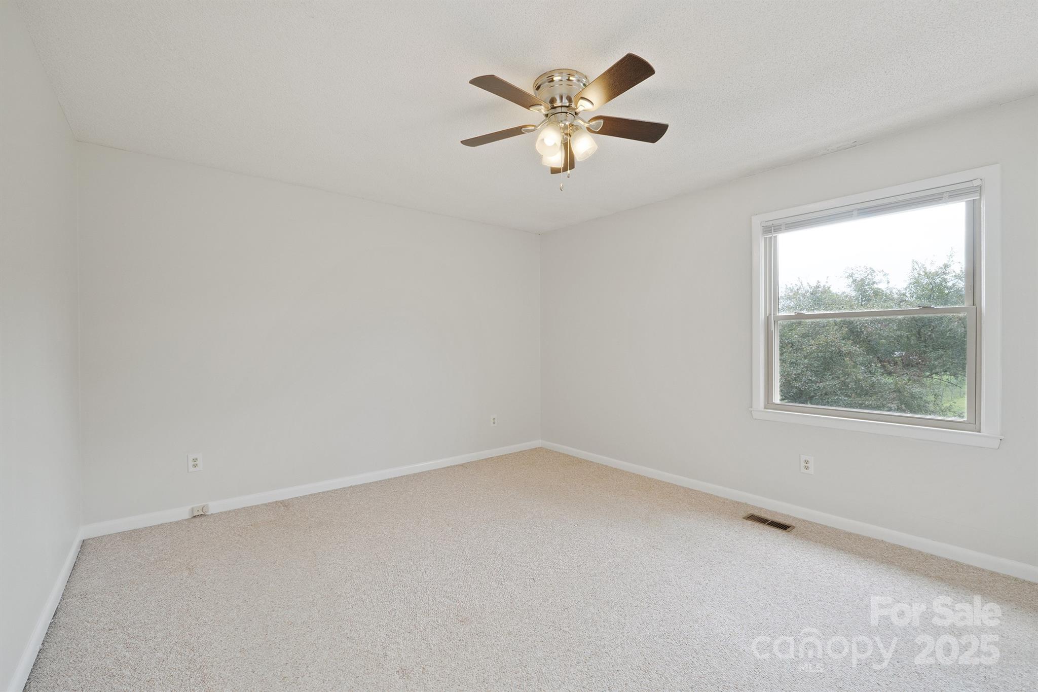 409 Cardinal Drive Property Photo 18