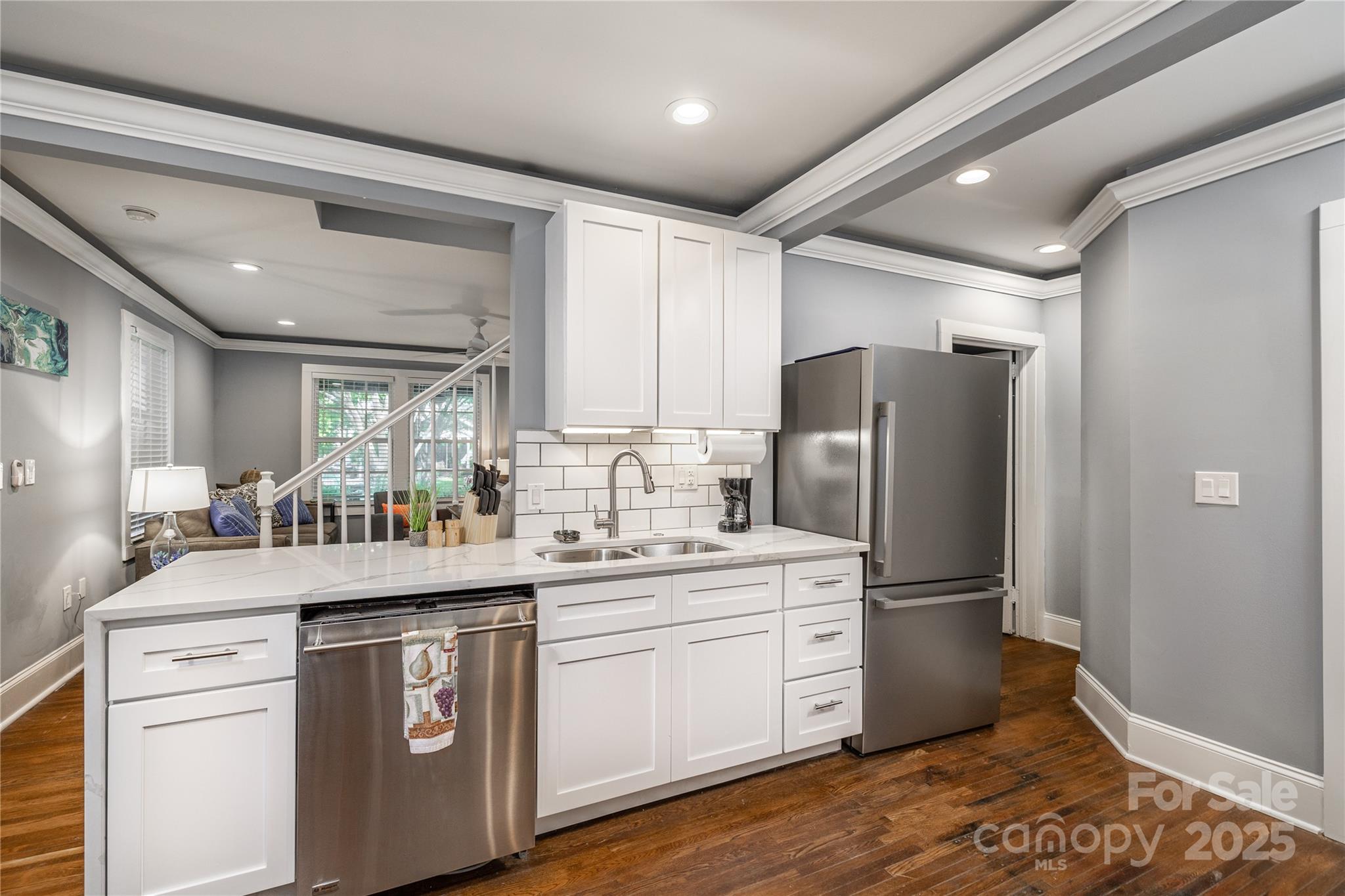 713/715 Walnut Avenue Property Photo 13