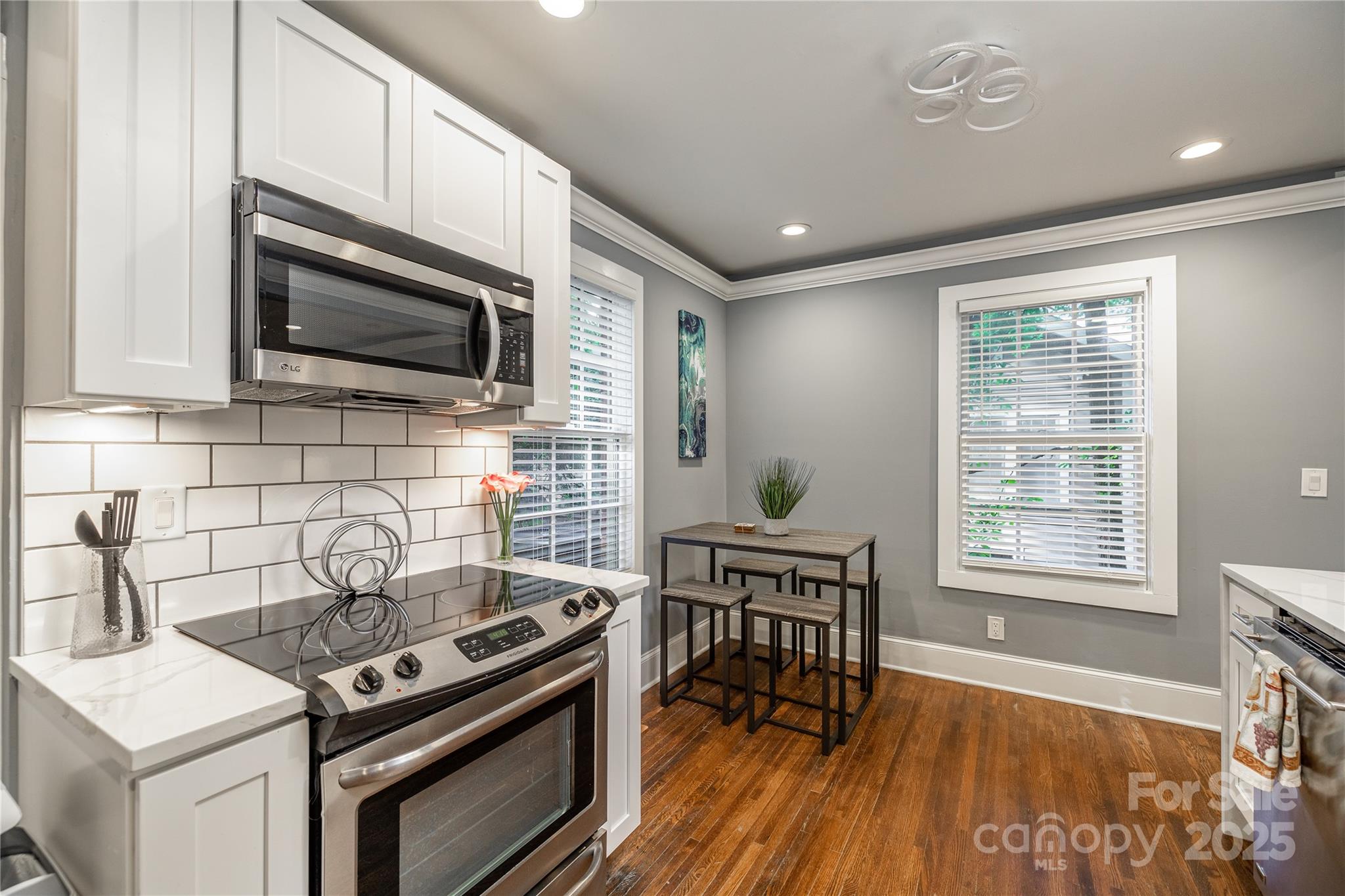 713/715 Walnut Avenue Property Photo 14
