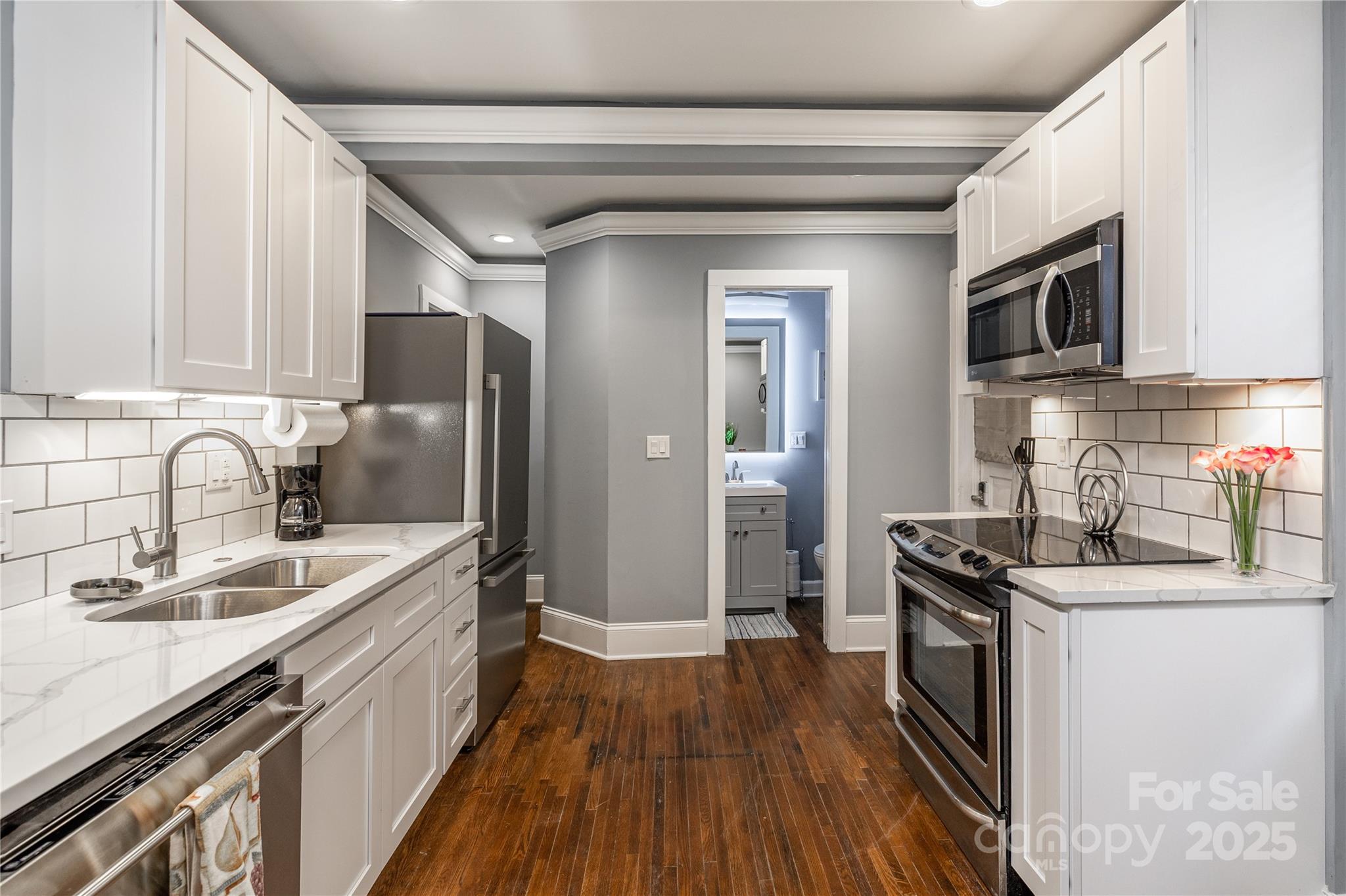 713/715 Walnut Avenue Property Photo 15
