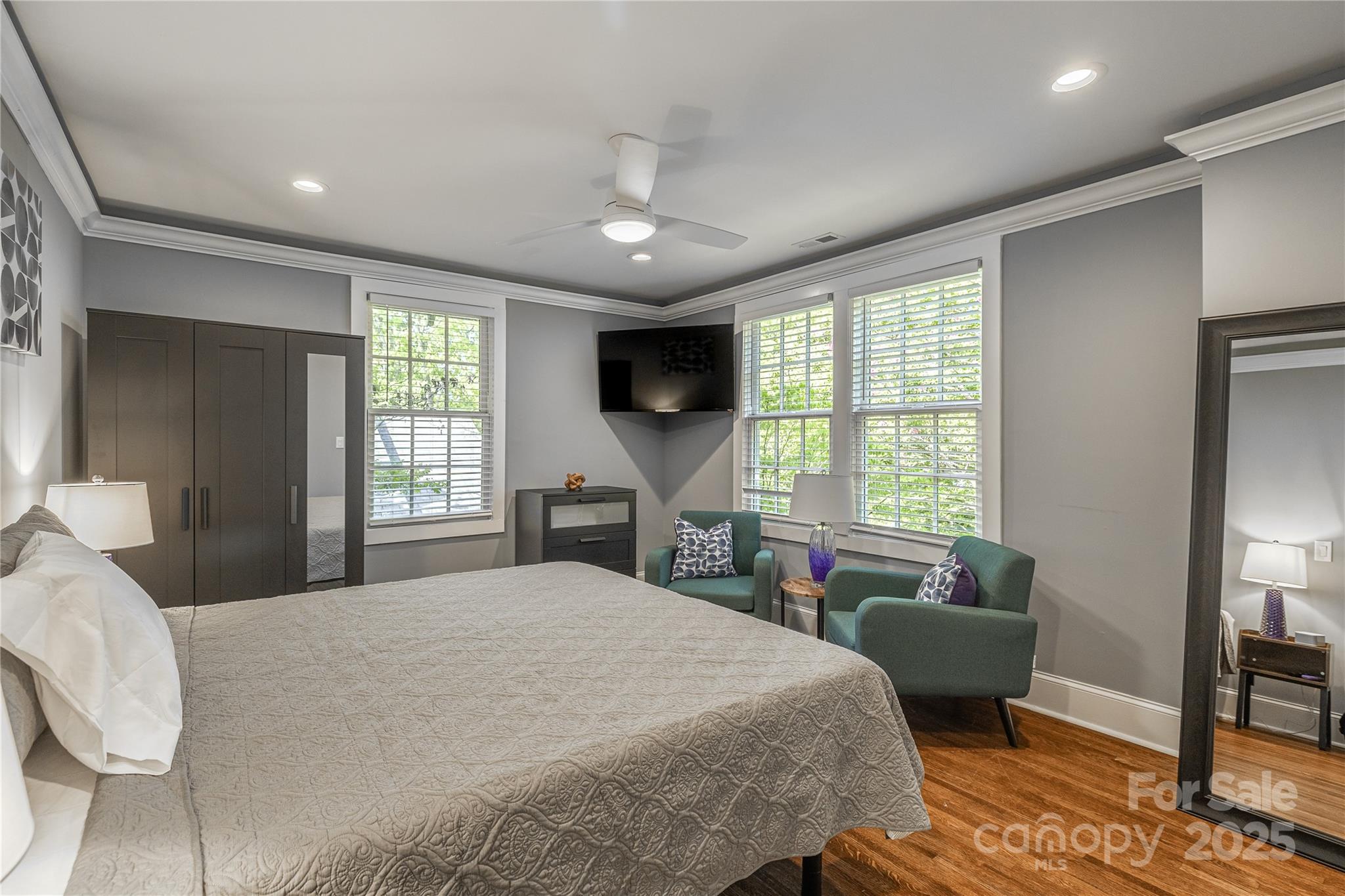 713/715 Walnut Avenue Property Photo 17