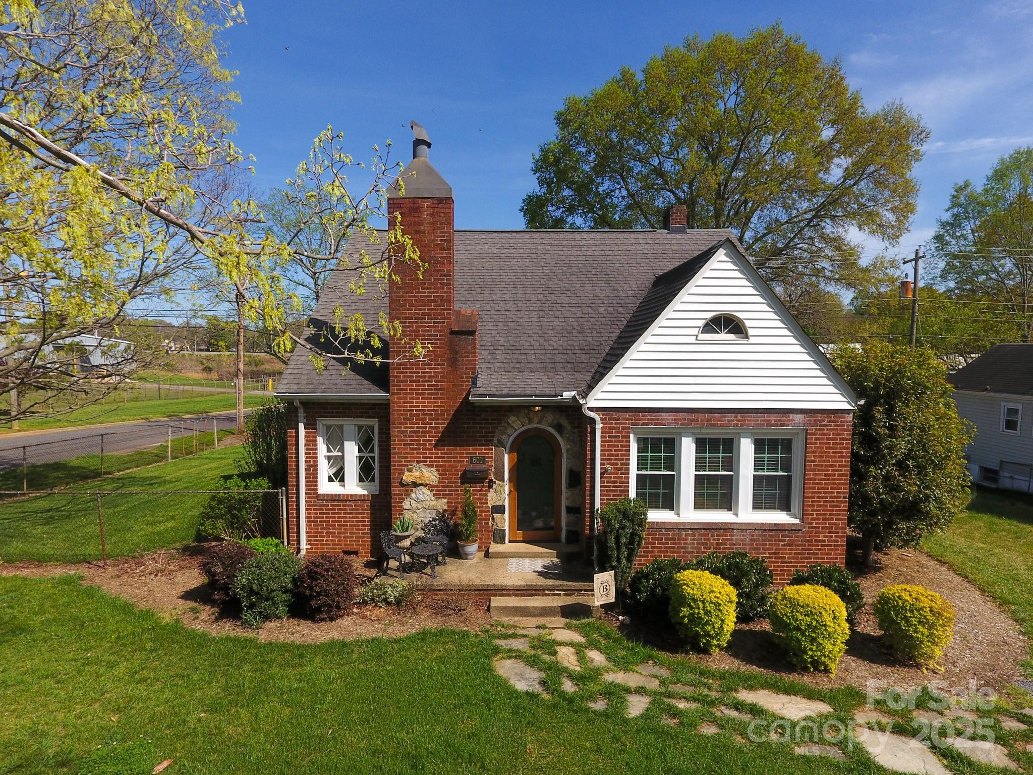 601 Meadowbrook Road Property Photo