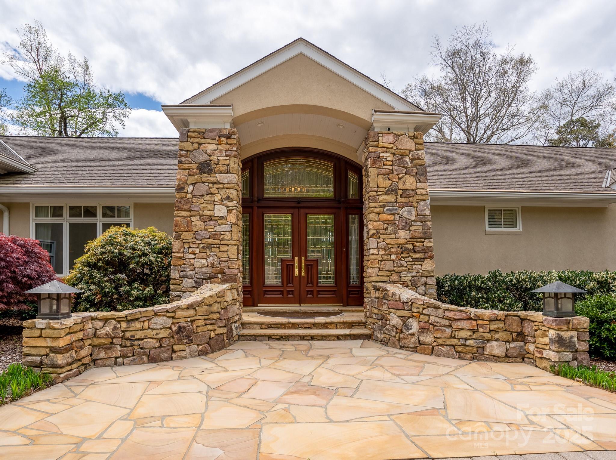 345 Porters Glen None Property Photo