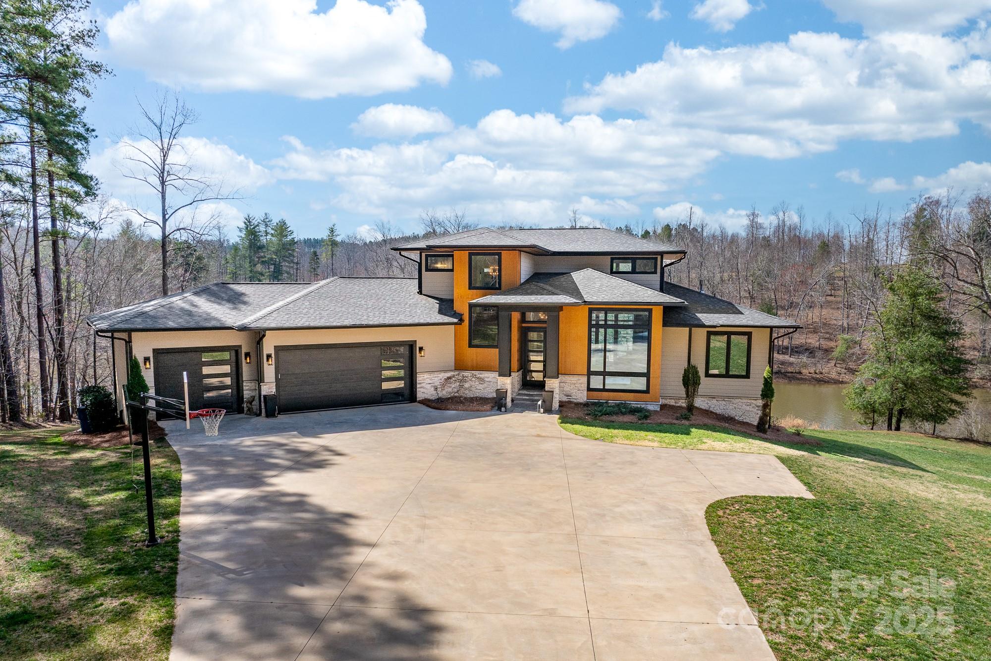 233 Conifer Way Property Photo