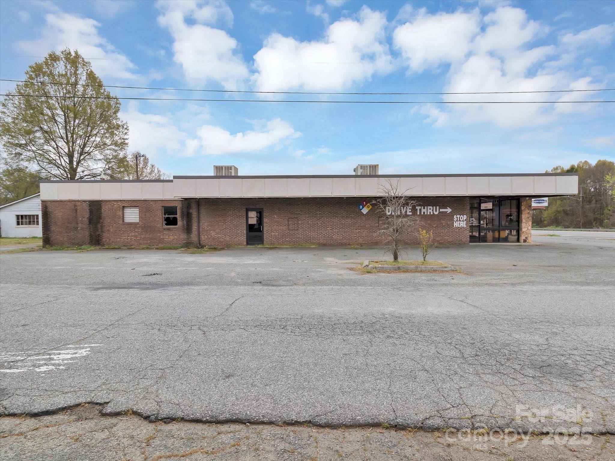 2001 S Cannon Boulevard Property Photo 7