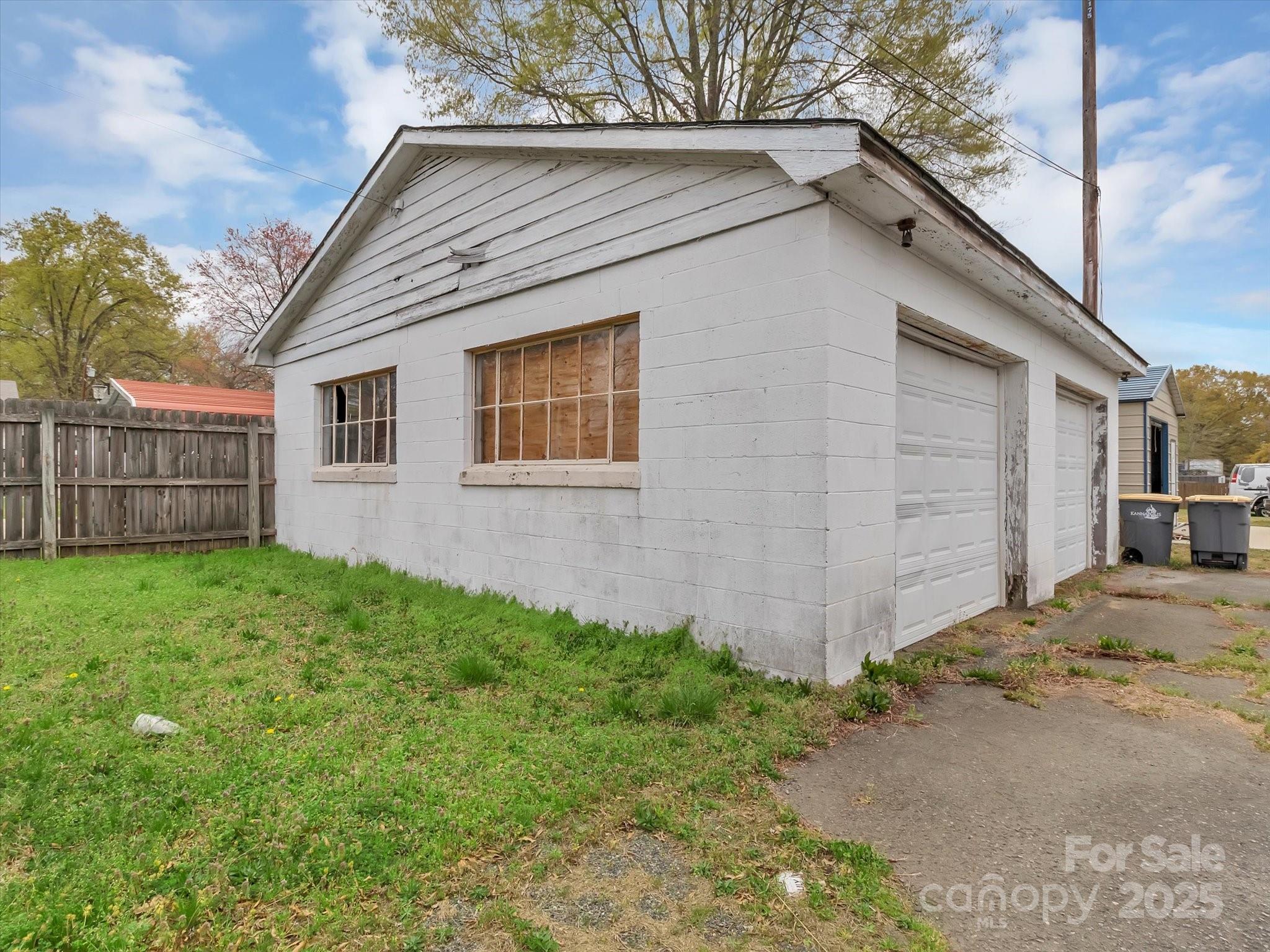 2001 S Cannon Boulevard Property Photo 12